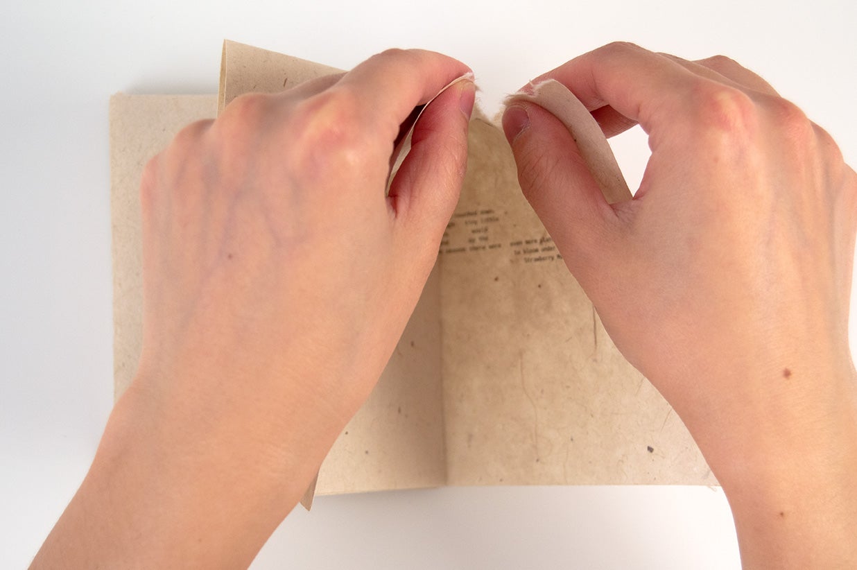 Tearing the folds of the Garden Reader