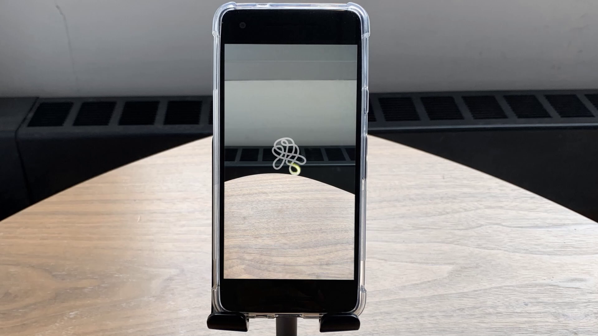 Loop shapes to direct one's gaze on phone screen.