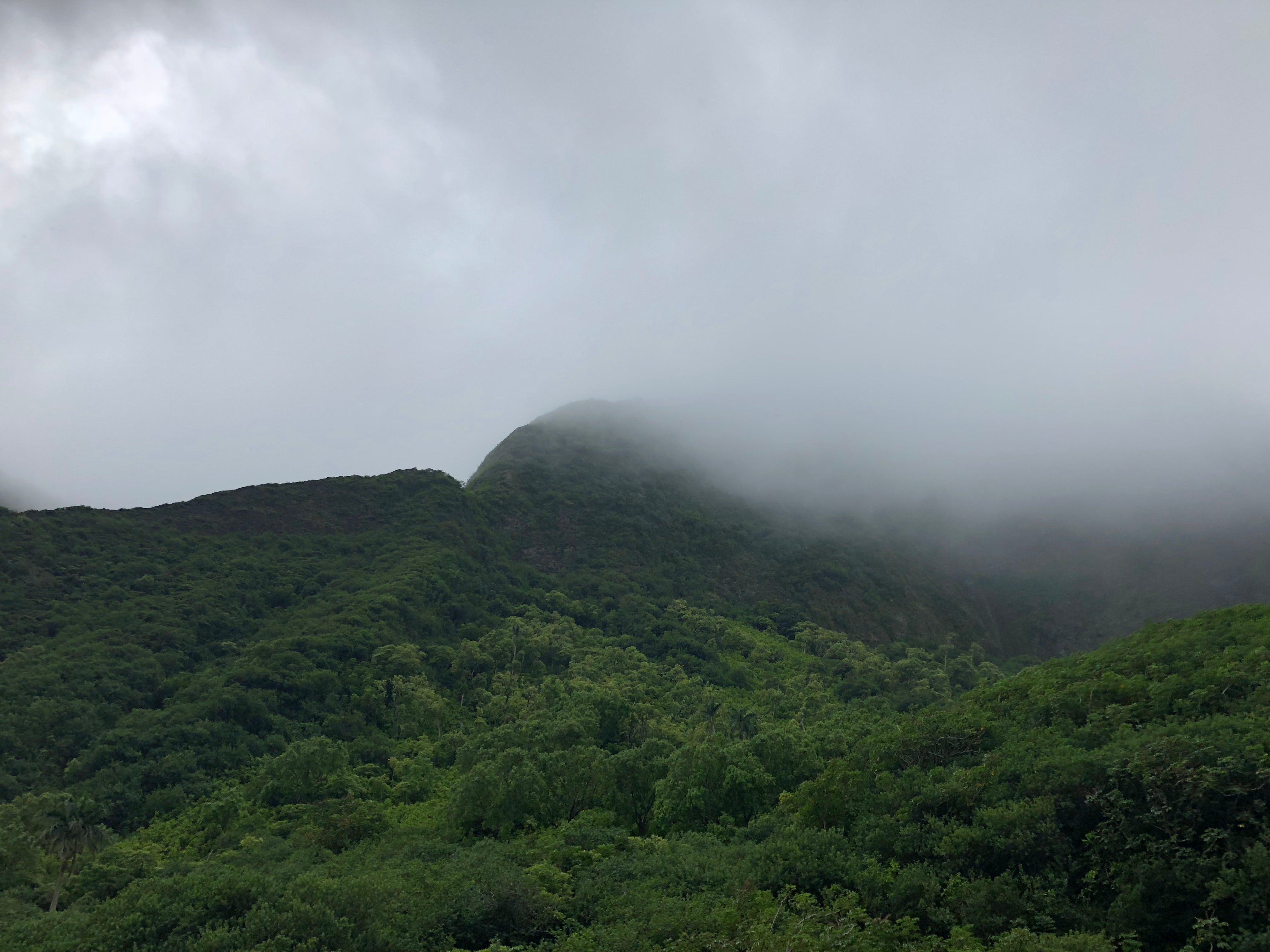 Mountain range in Maui, HI