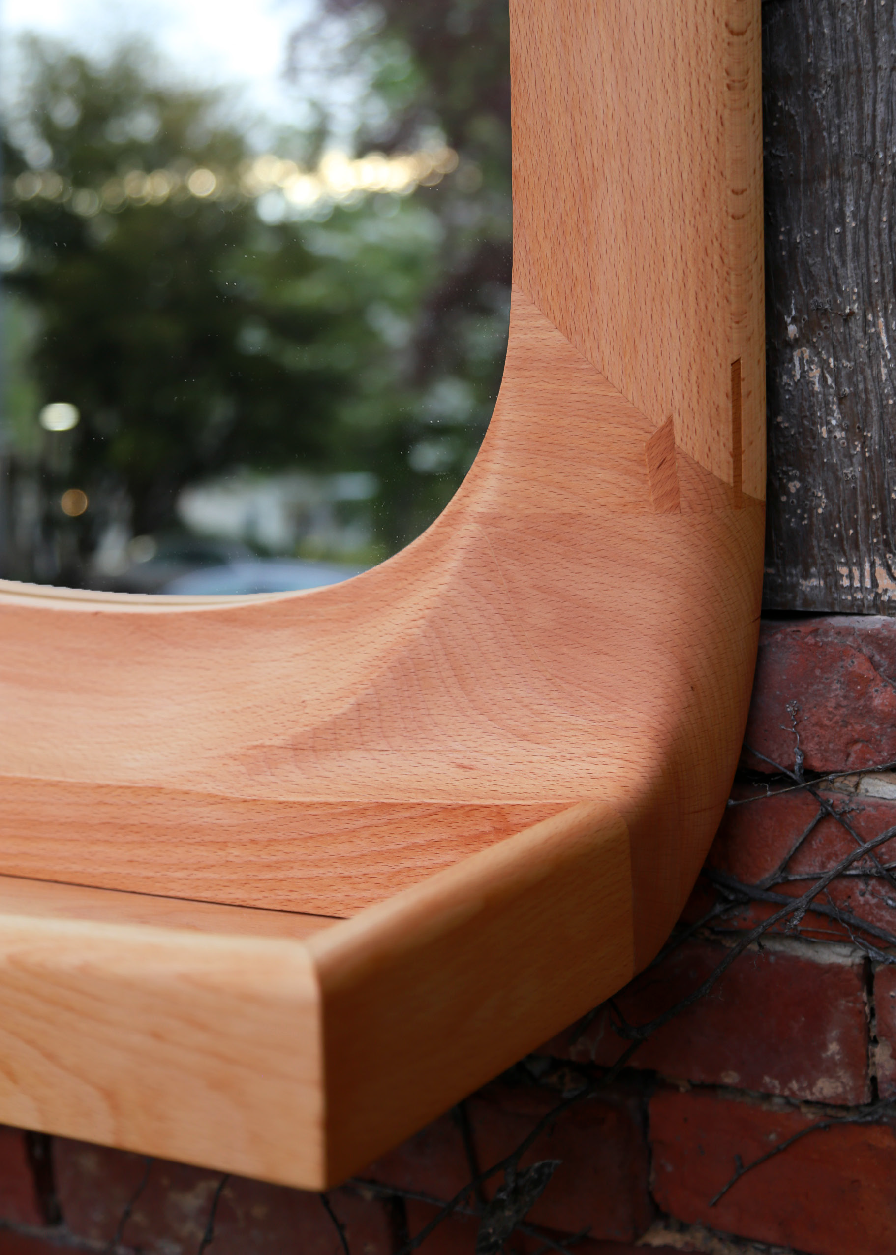 Palm Mirror shelf detail