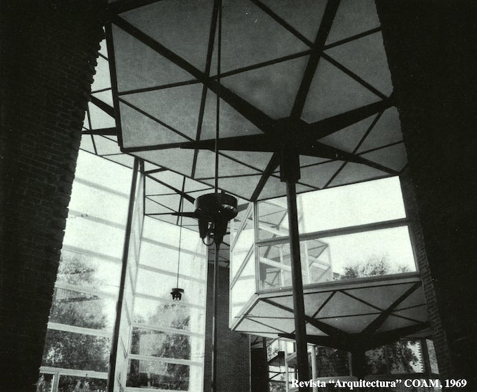  Interior view of the hexagonal roof, reconstructed in Madrid after World Fair ended.