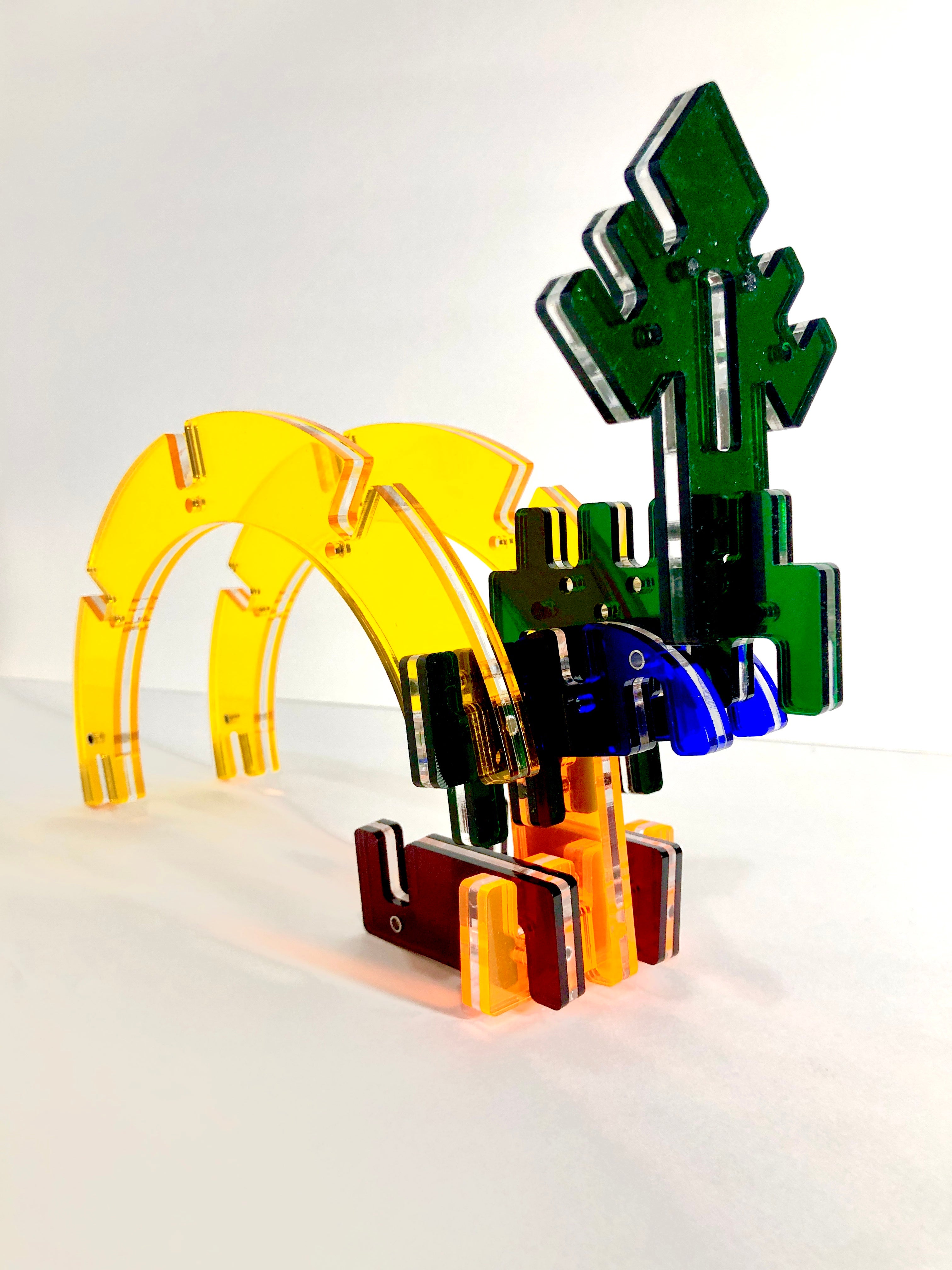 Kola: Plexi is a tangible set that allows you to engage with light and colors. 