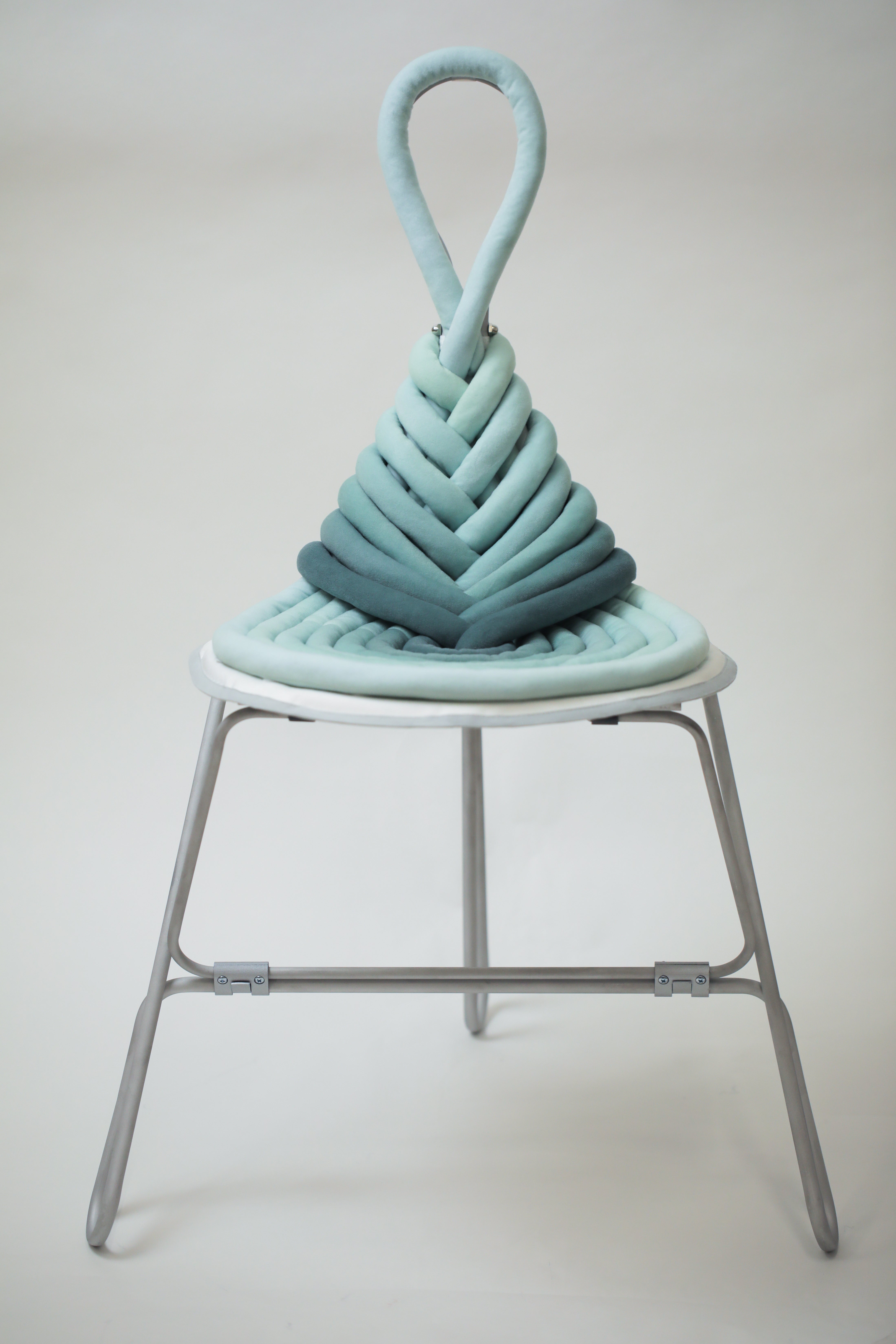 Green knot folding chair front view