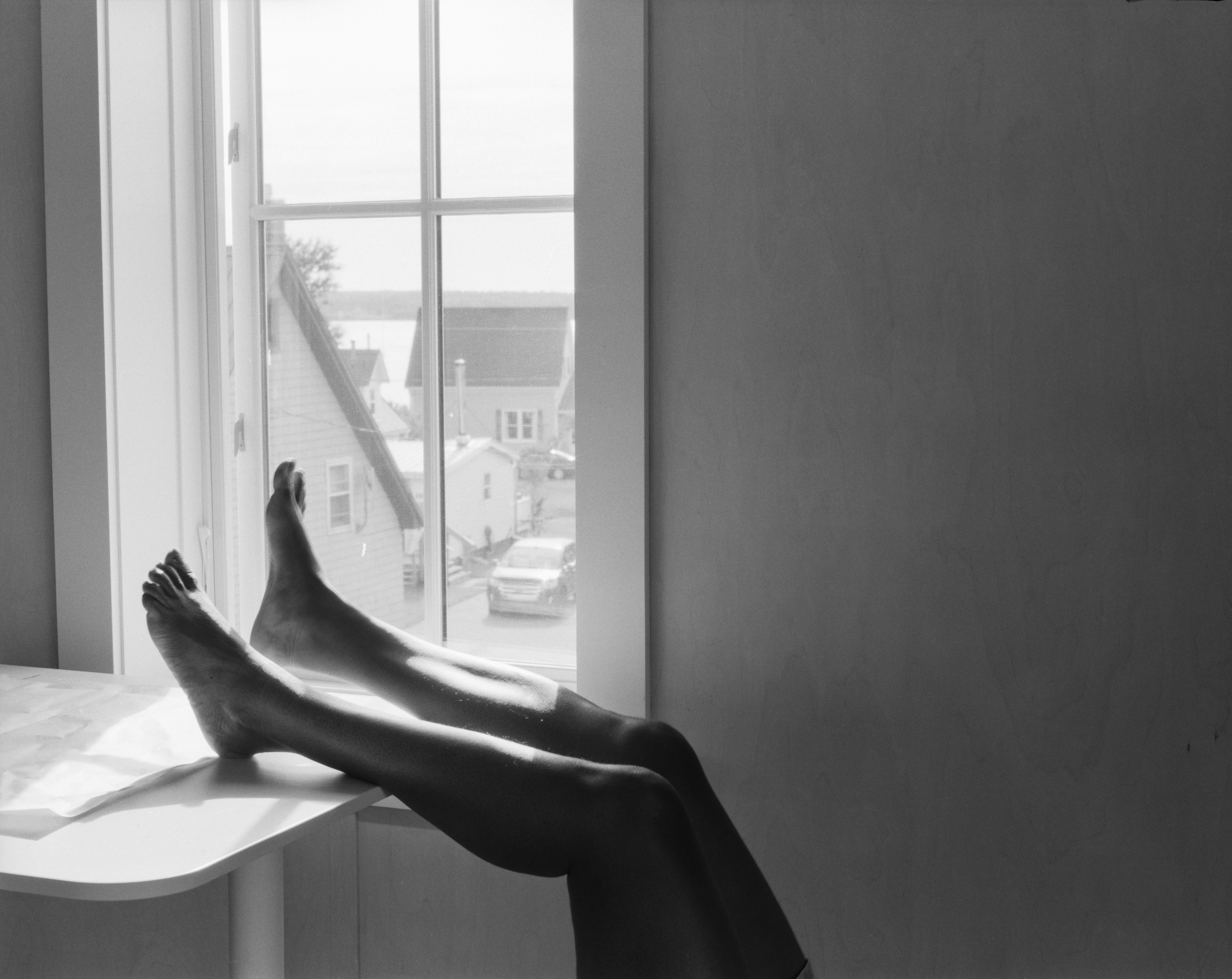 a table is visible with legs anchored on top