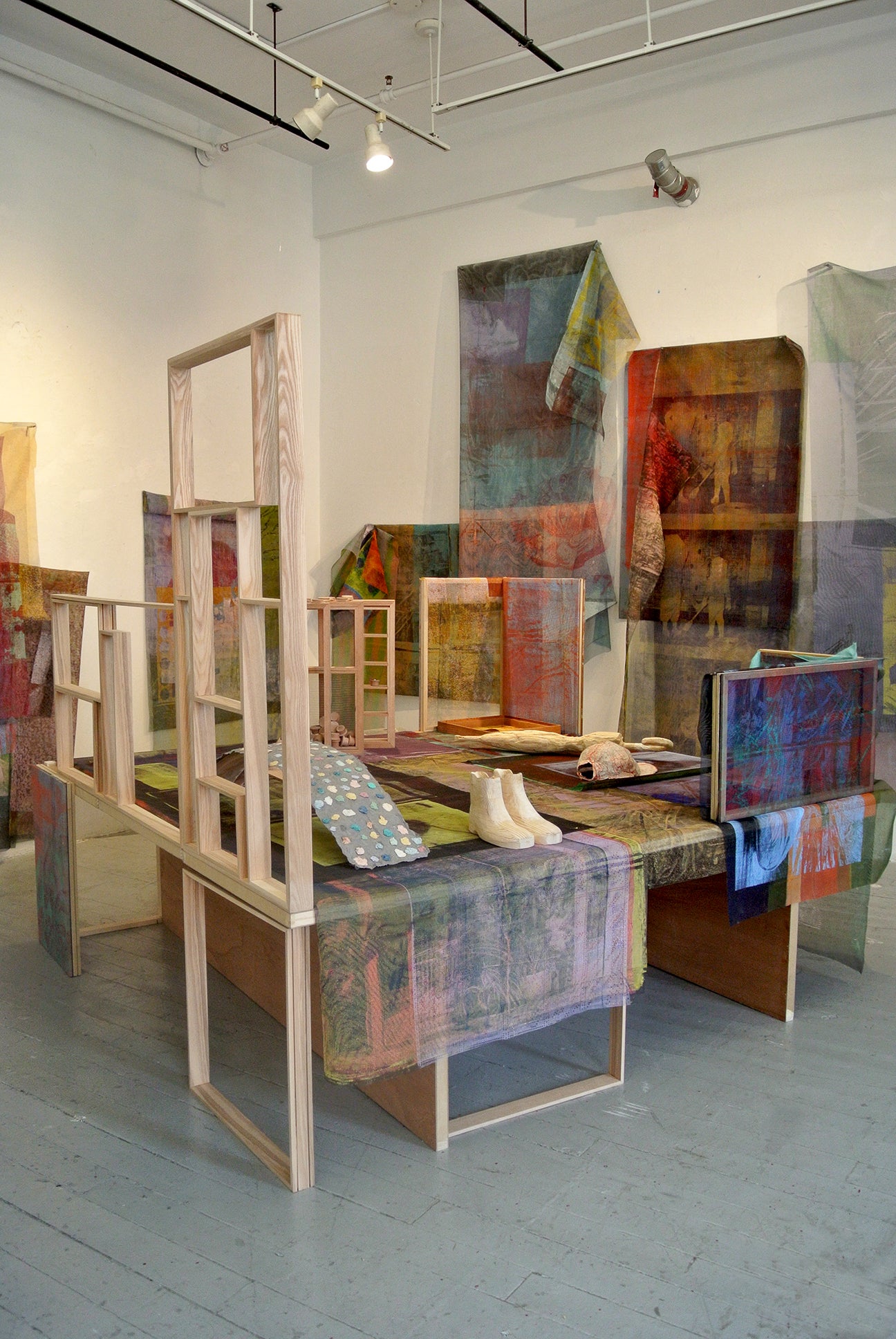 Objects and Apparitions: A Portable Museum, is a three-dimensional printmaking collection containing both monochromatic and chromatic memories regarding belongings from nomadic lives.