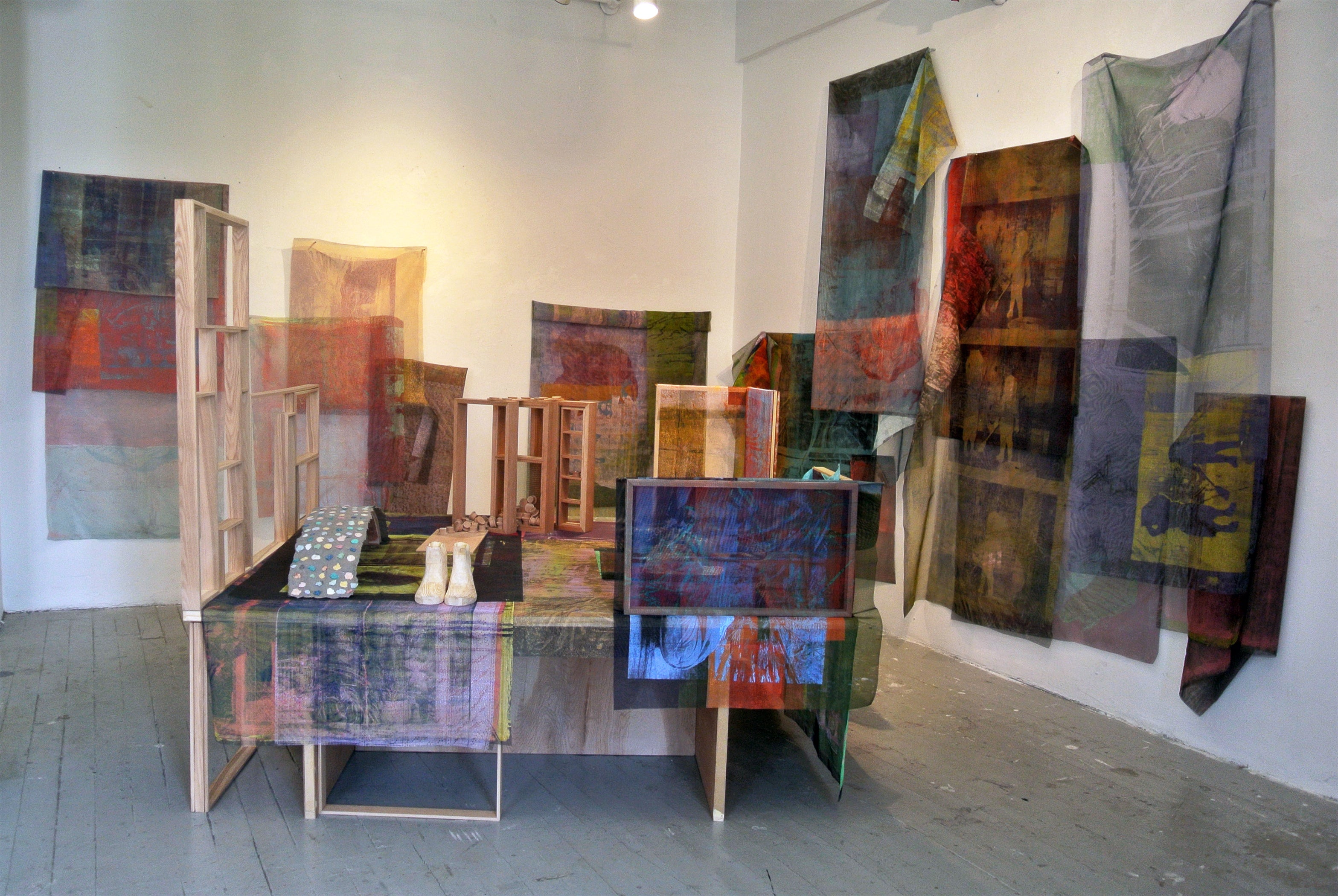 Objects and Apparitions: A Portable Museum, is a three-dimensional printmaking collection containing both monochromatic and chromatic memories regarding belongings from nomadic lives.