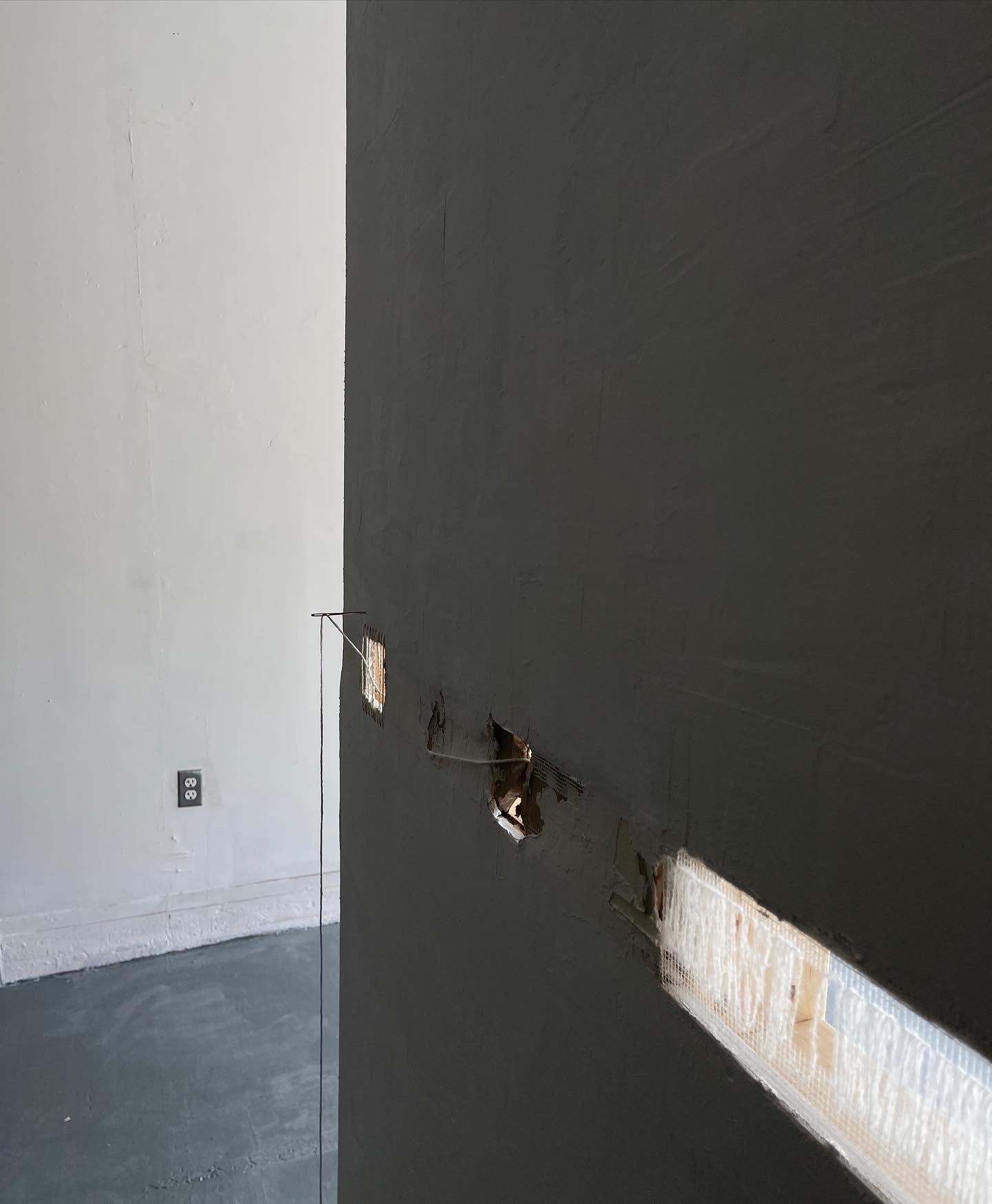 a wall with an open space in the middle