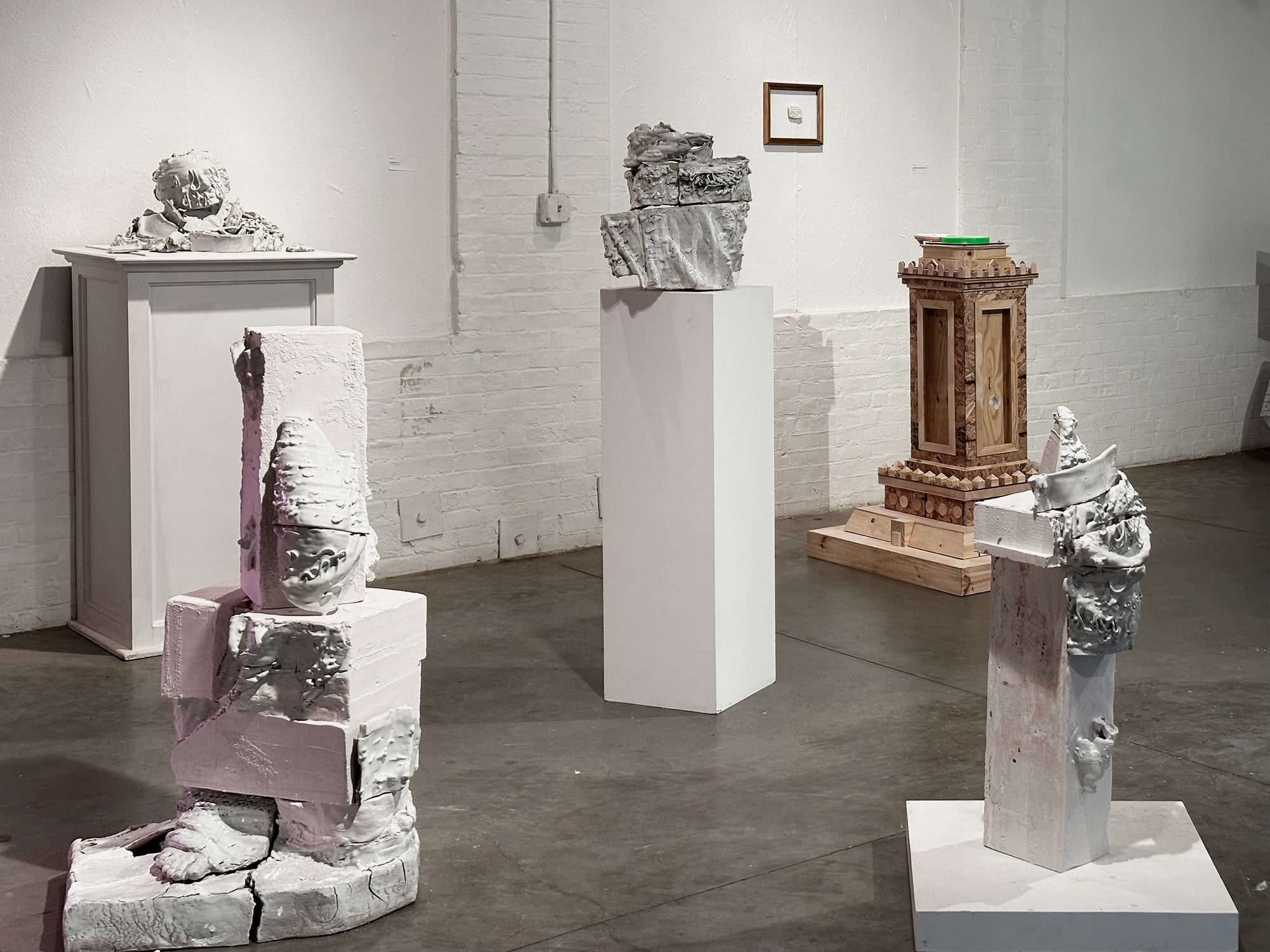 /Glitched%203D%20printed%20ceramic%20replica%20of%20Venus%20de%20Milo%2C%20fragmented%20and%20cast%20into%20blocks%20of%20plaster%20in%20pieces.