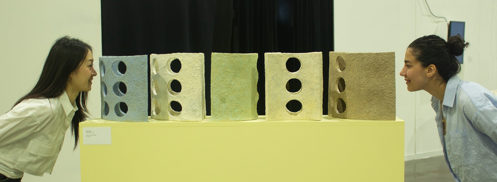/Porous%20Love%20%3A%20Holes