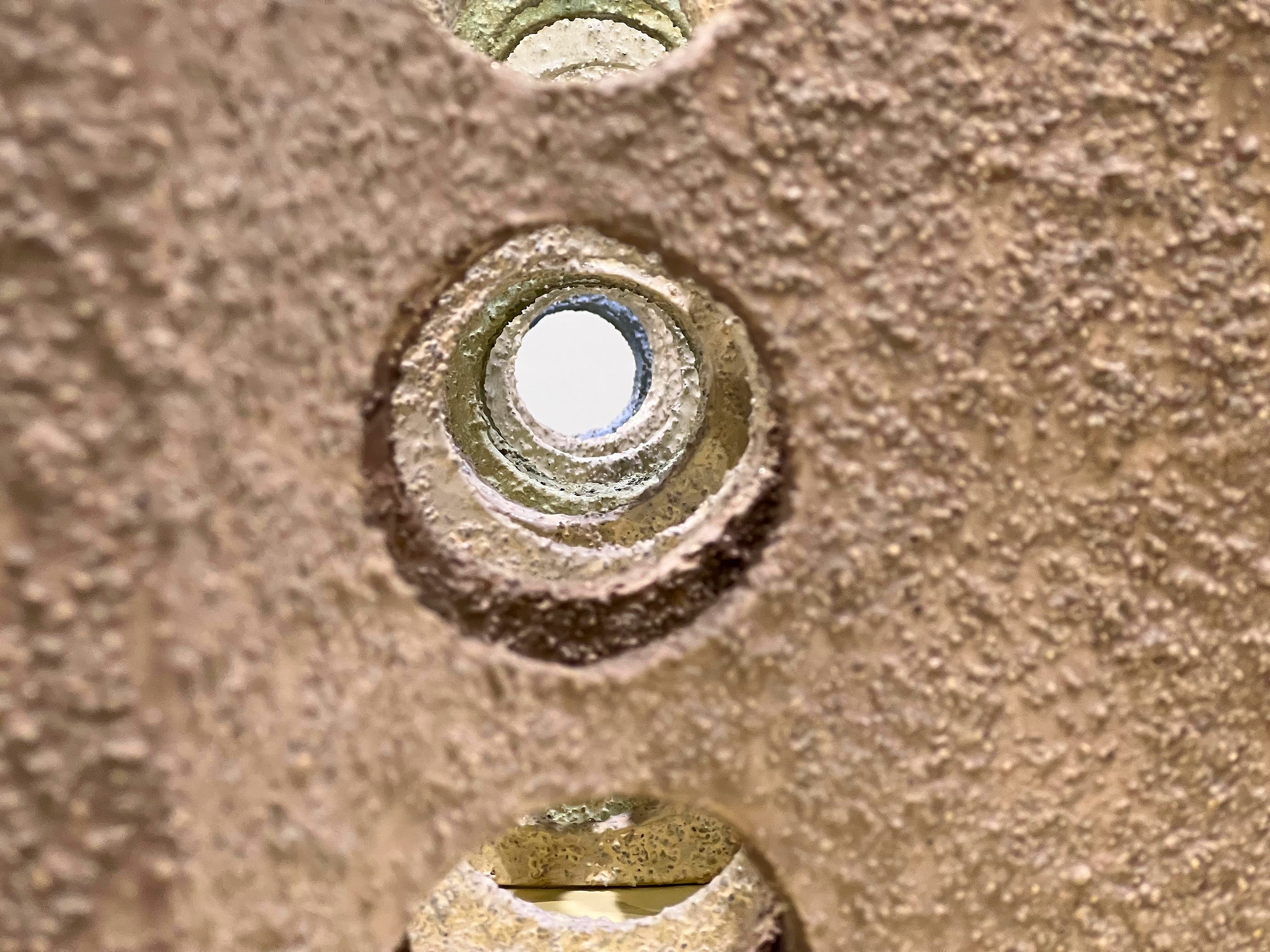 /Porous%20Love%20%3A%20Holes