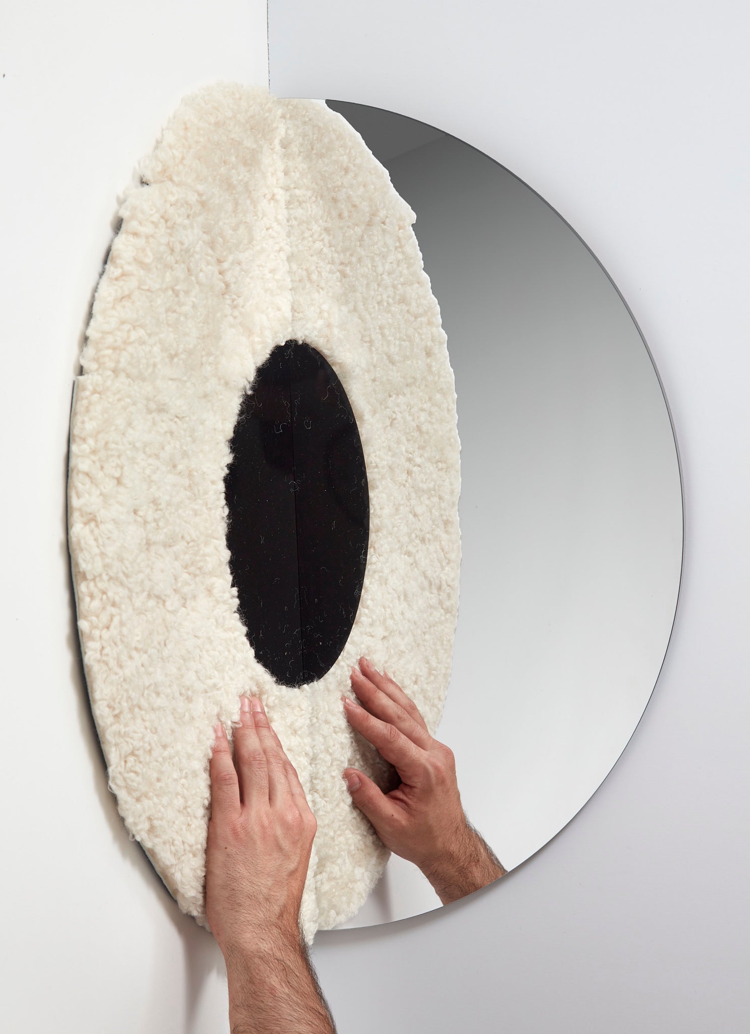 /Mirror%20made%20of%20sheepskin%20%26%20plexiglass