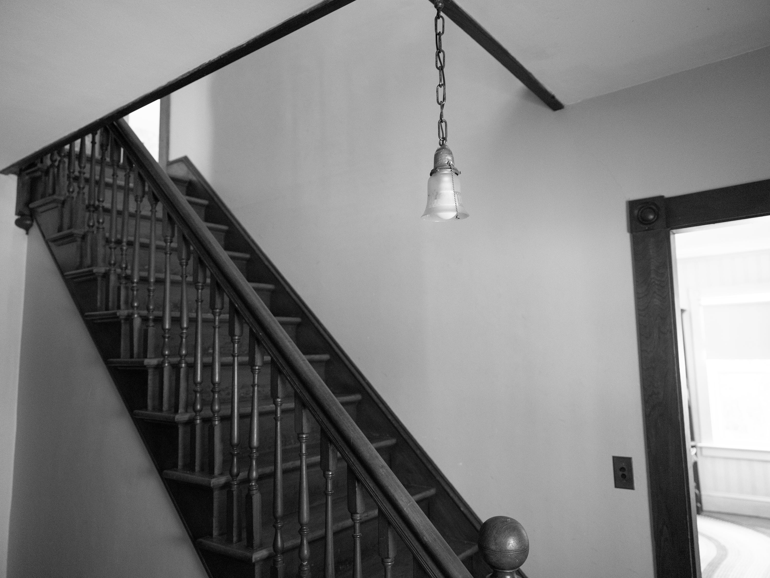 /A%20staircase%20leading%20up%20to%20the%20second%20floor%20of%20a%20house.%20