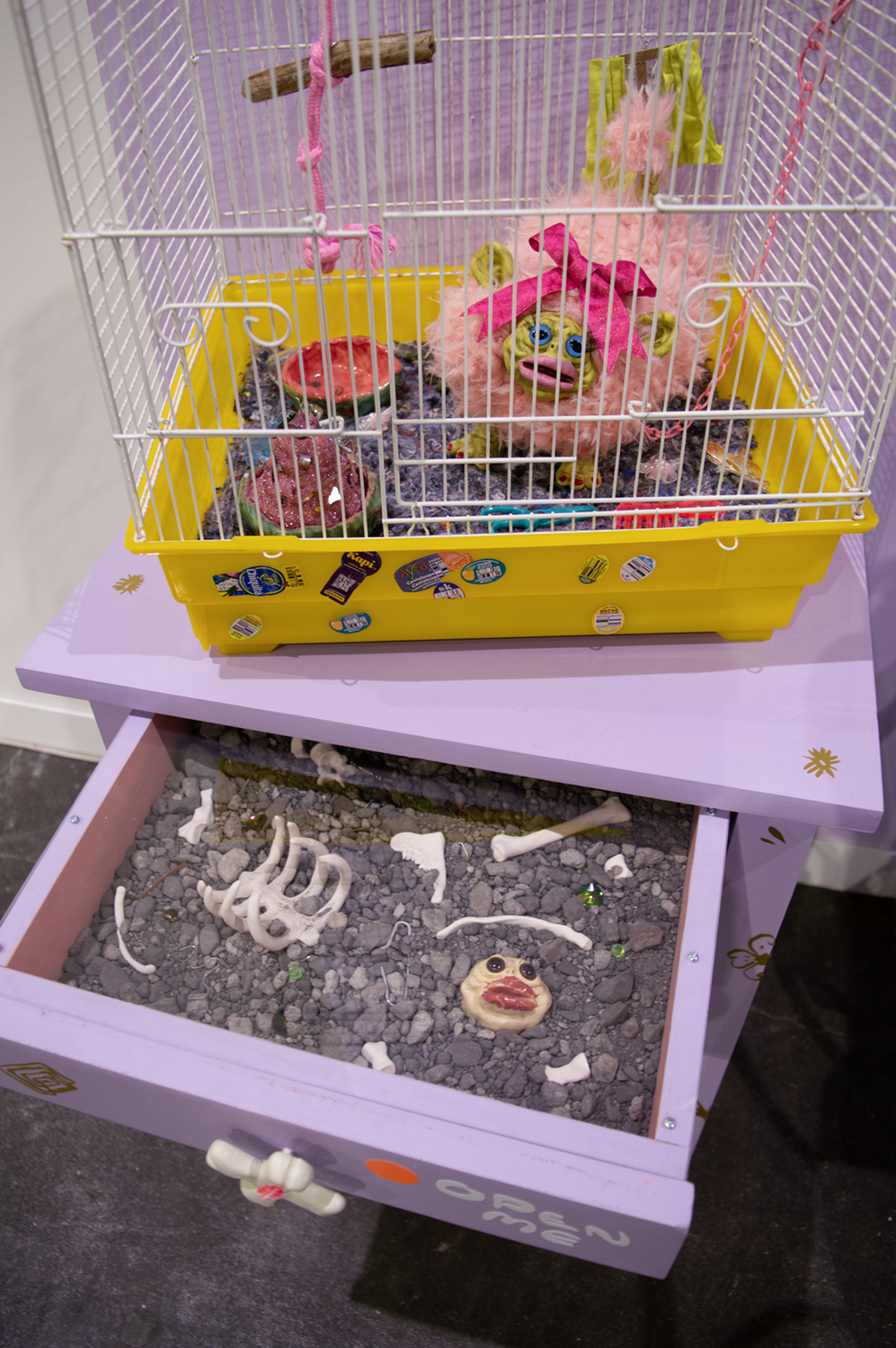 /Detail%20shot%20of%20a%20beautiful%20ugly%20creature%20inside%20of%20a%20cage.
