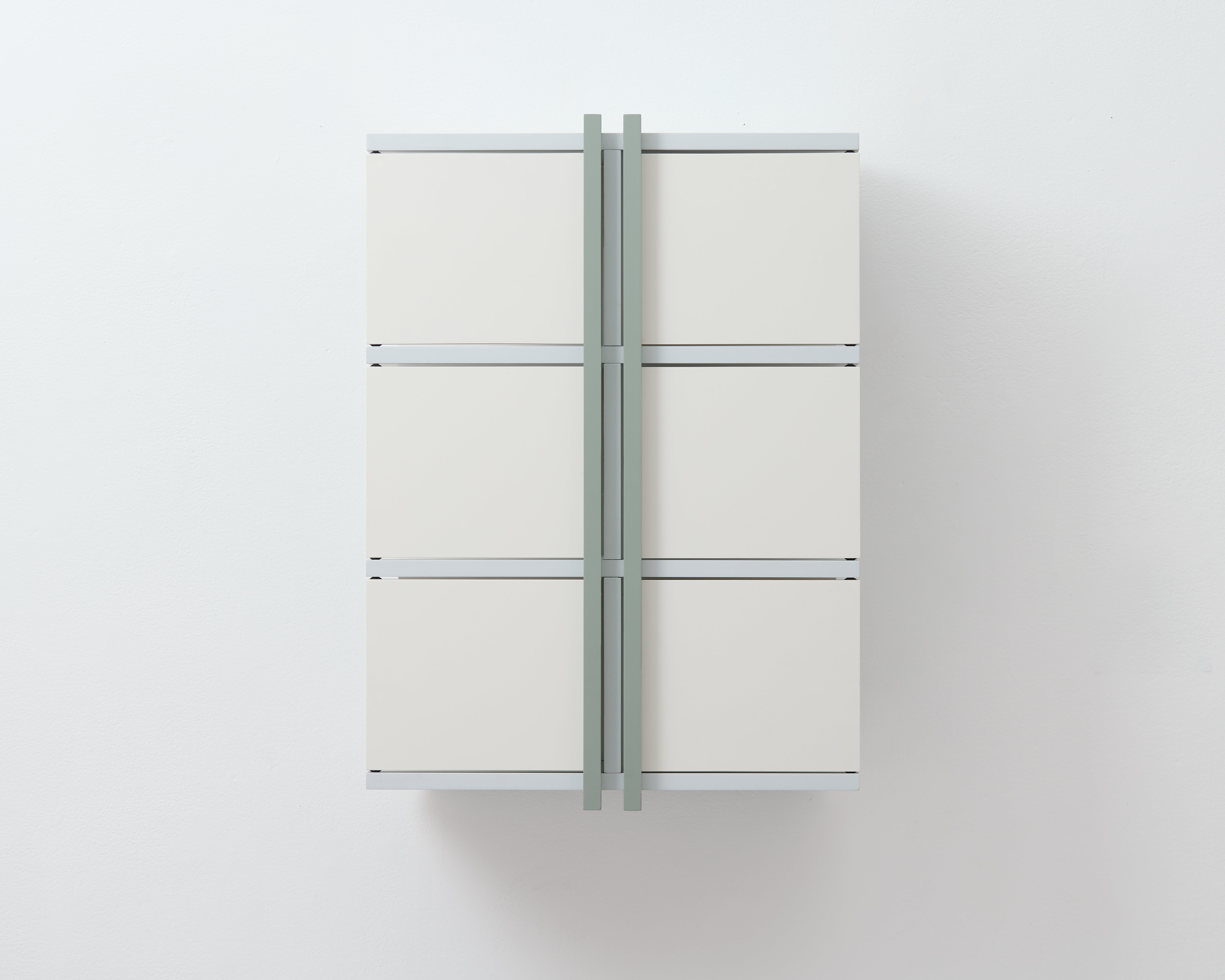 Cabinet where doors and shelves complete one another