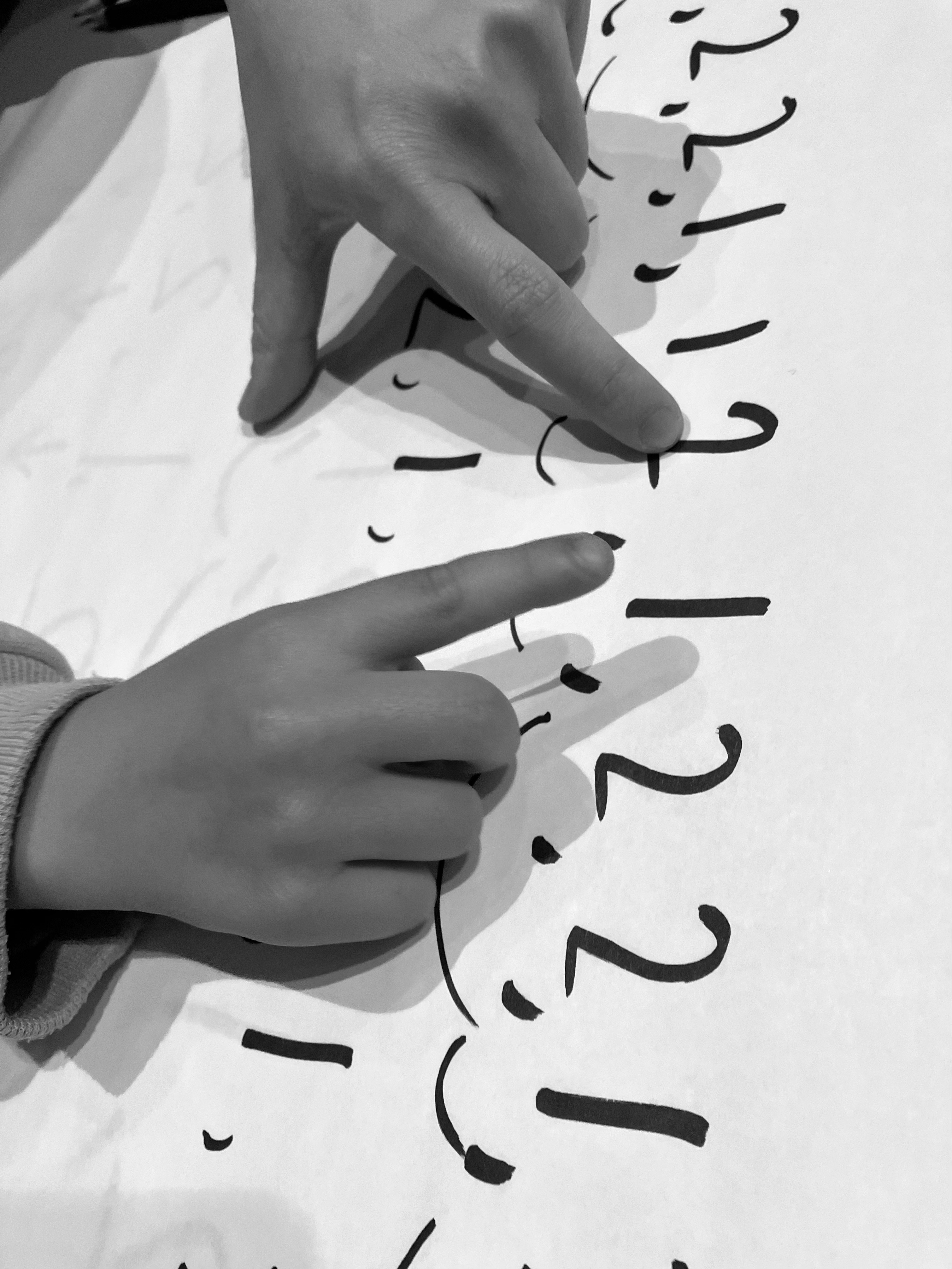 Hands point to 1, 2, 2, 1, 1, 2, ...