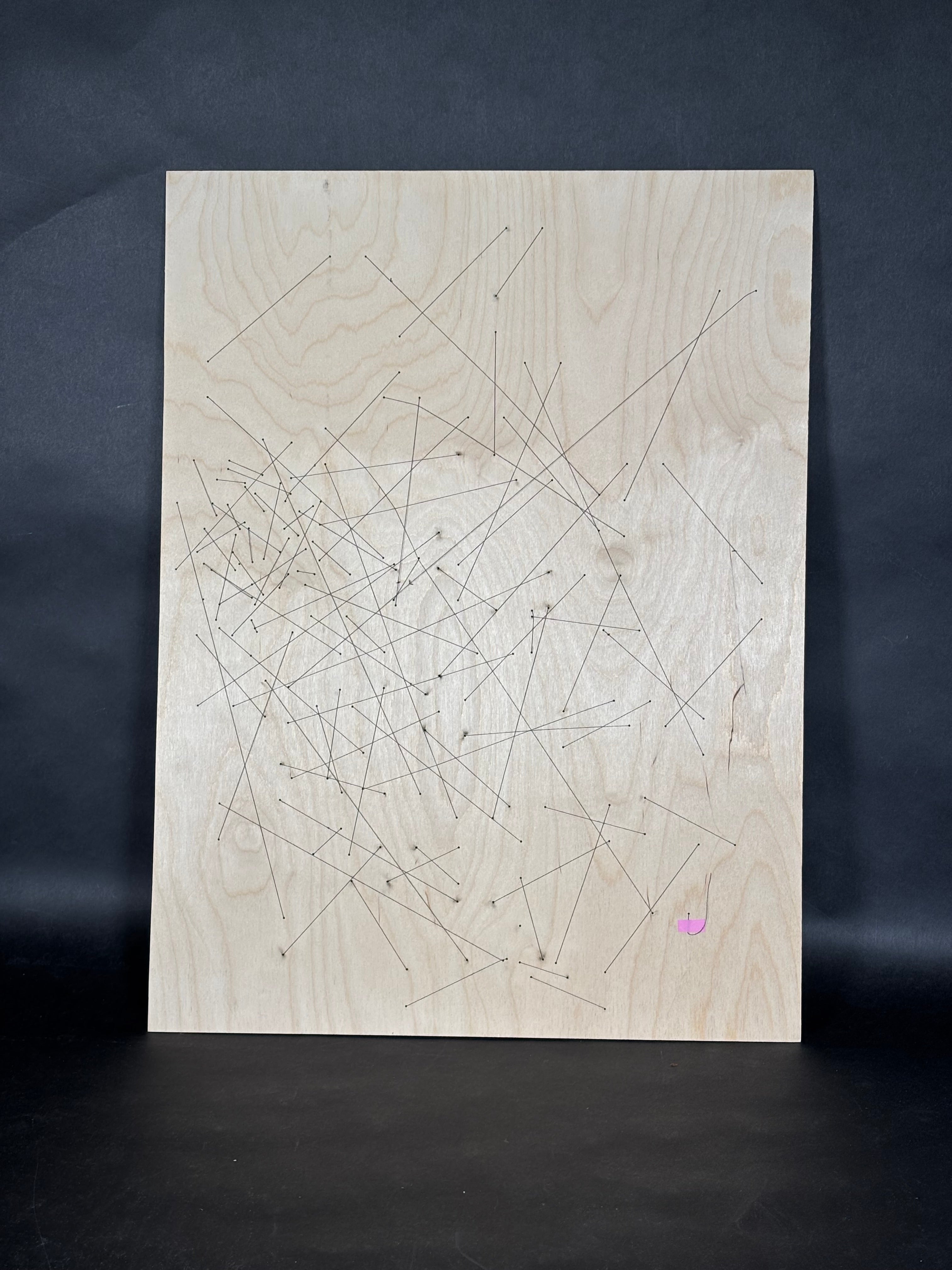 In contrast, the backside dots are placed with greater freedom, without fixed rules for length or direction. Through stitching, the piece reveals how regularity and freedom can coexist while sharing the same surface.