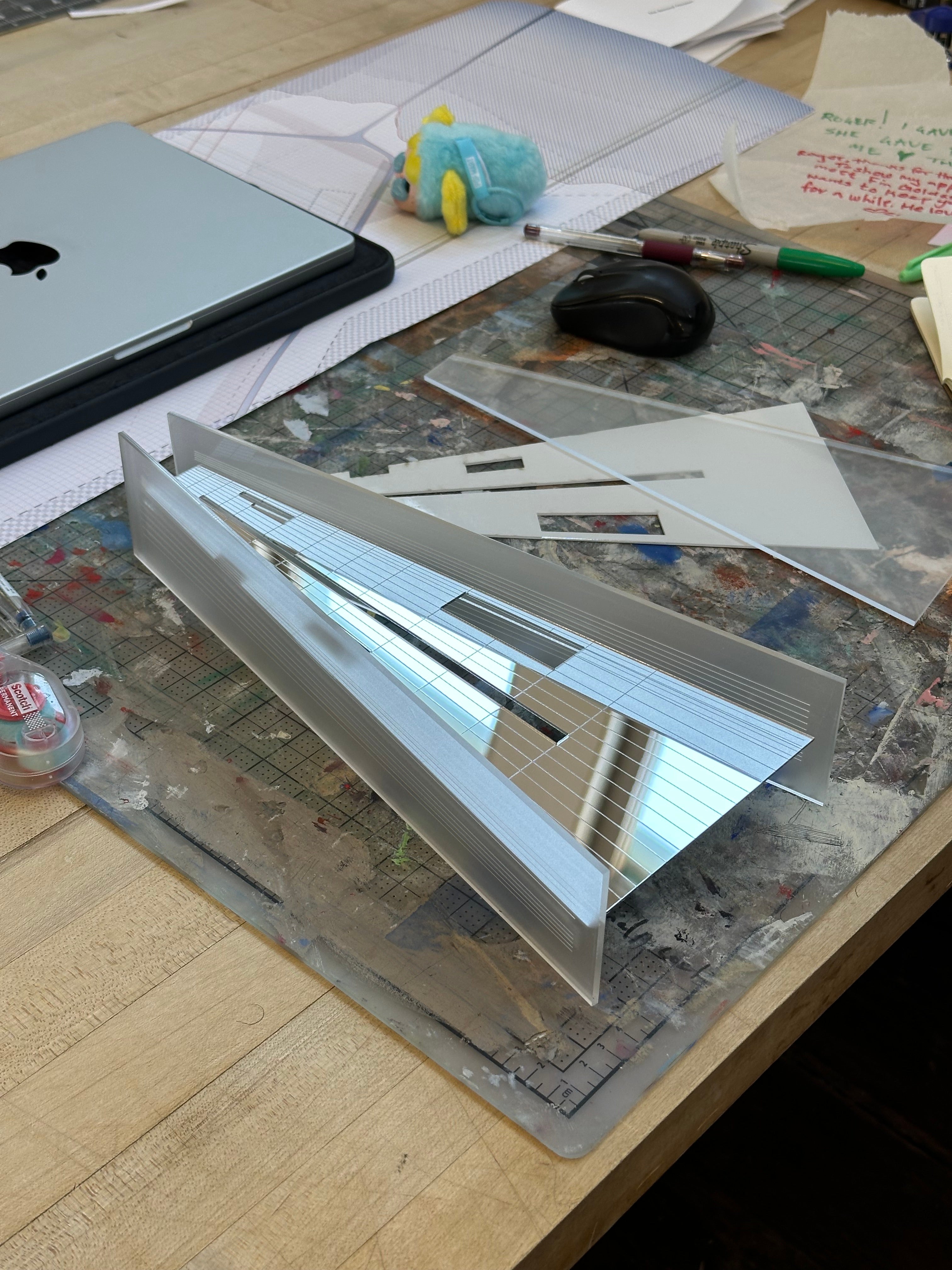 A device used to simulate two horizons through the manipulation of ground 