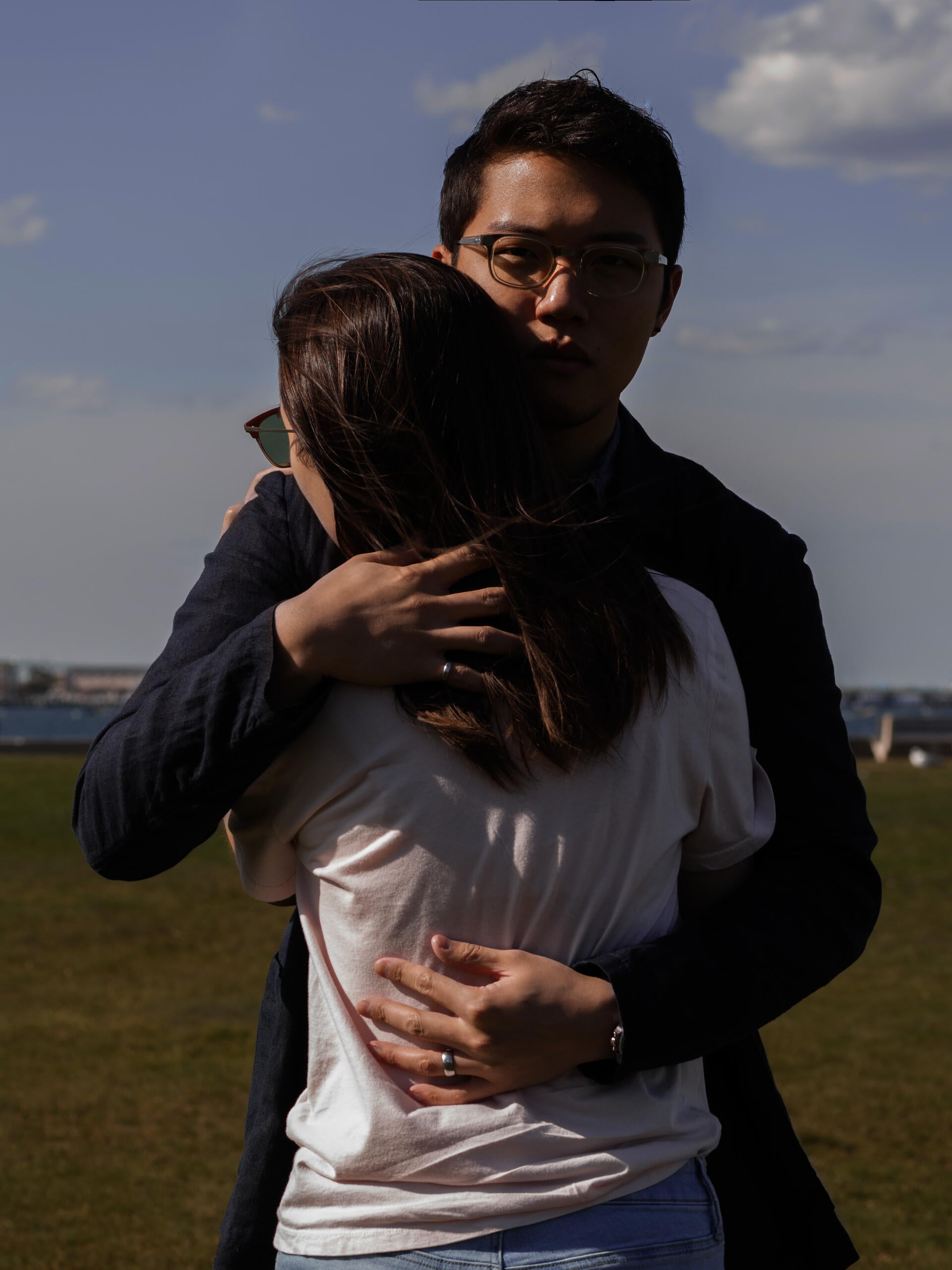 hug2