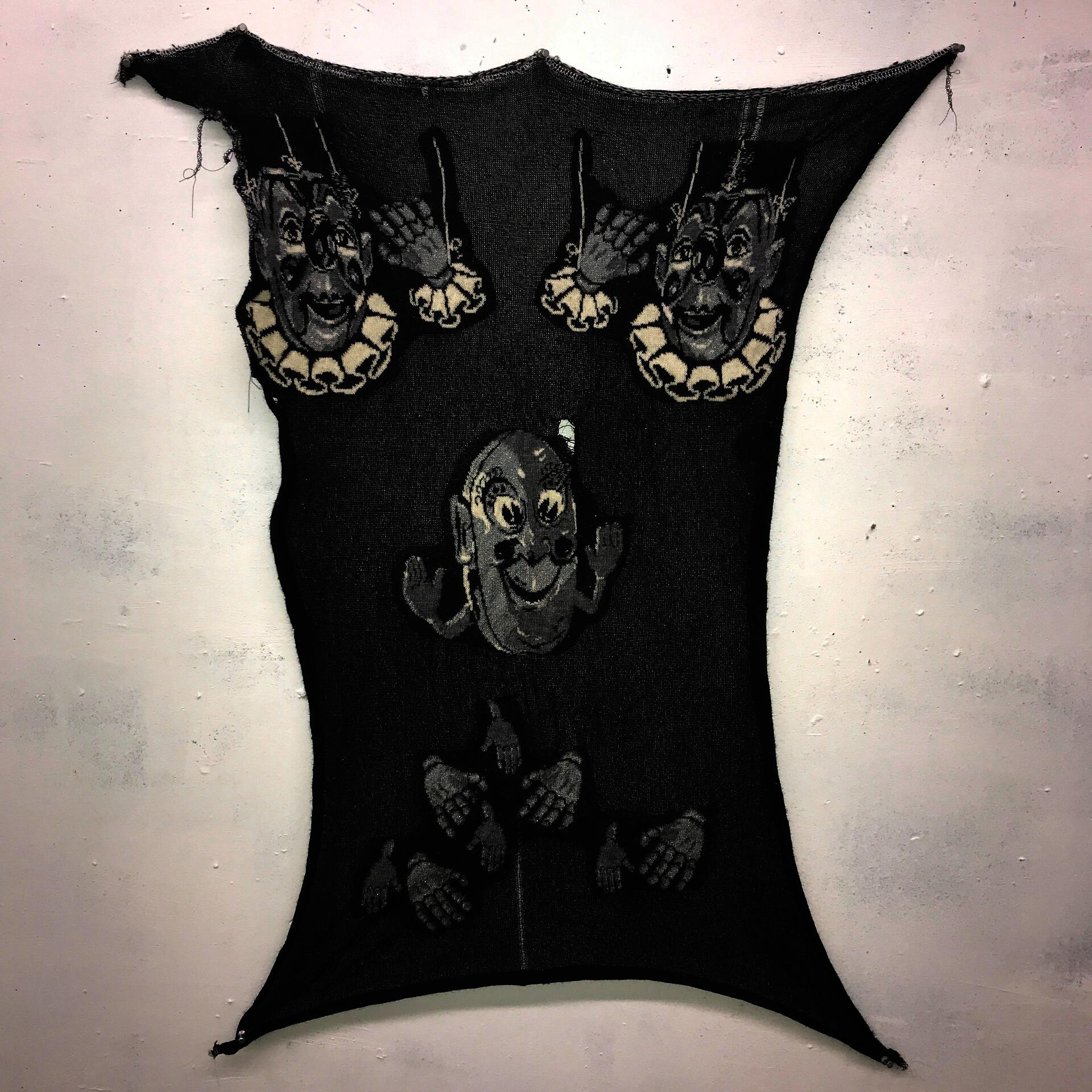 Machine knitting by Hannah Thalmann