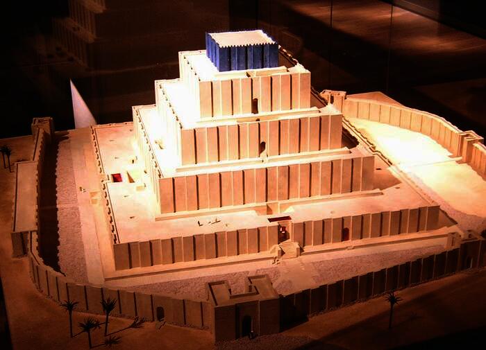 color photograph of a model of the Chogha Zanbil ziggurat. Lit from above, the model shows five-tiered square building in the desert with a wall around it.