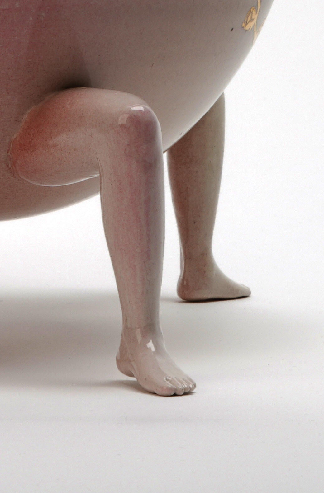 the feet of the plum vase