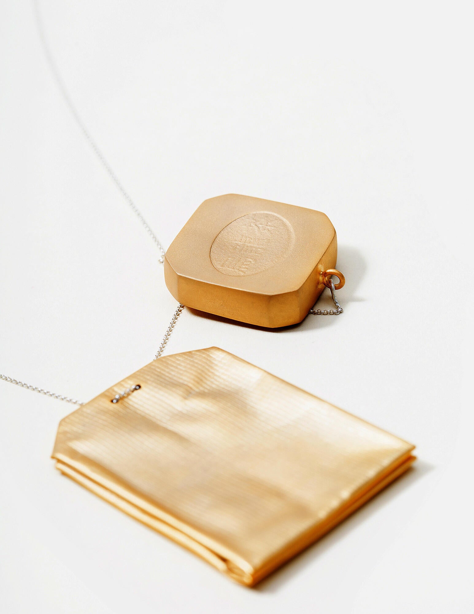 乌龙茶 (Oolong Tea) , this is a neckalce with handfabricated tea bag and tea bag tag, both plated with 14kt gold.