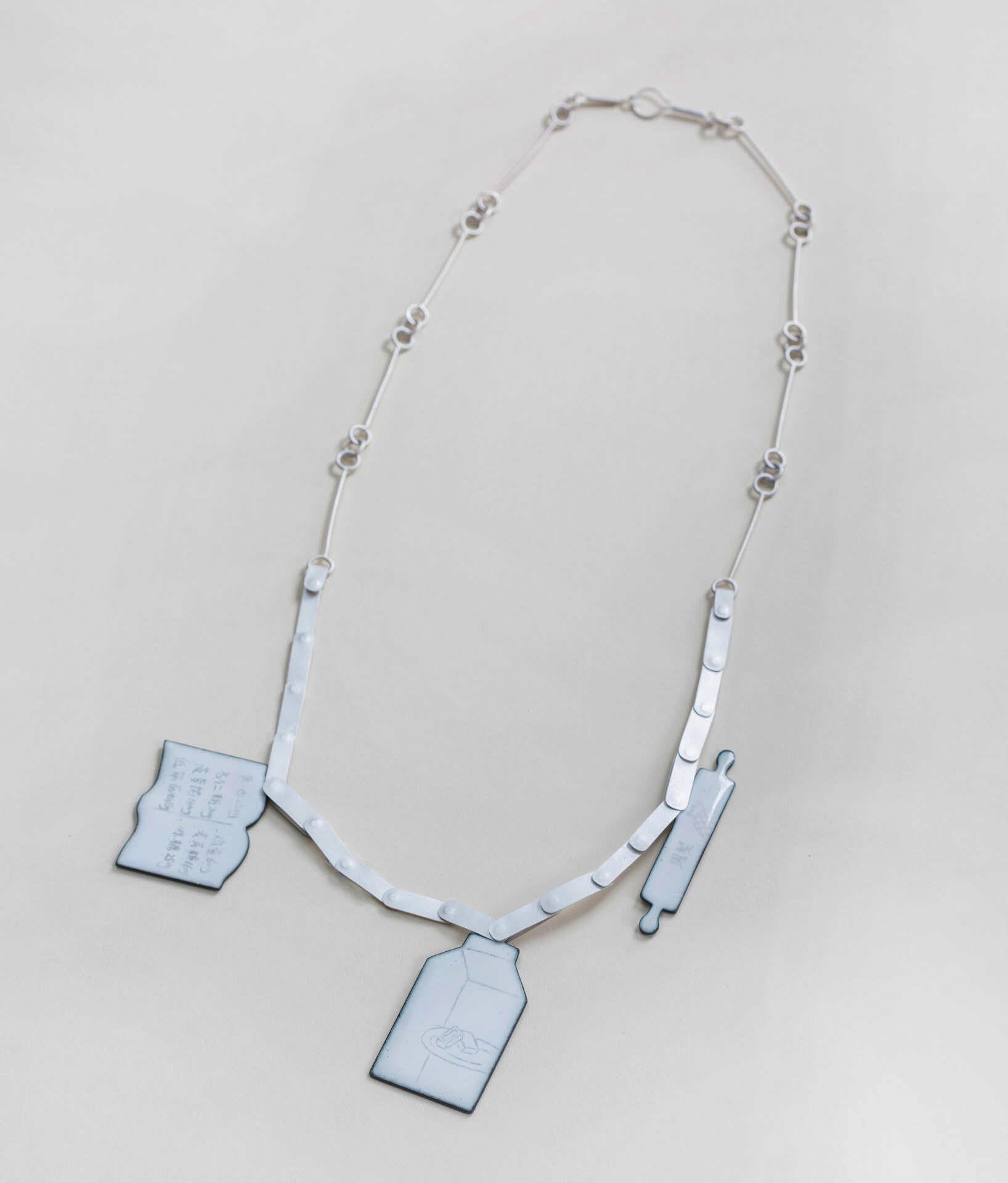鳳梨酥 [fènɡ lí sū] (Pineapple shortcake) necklace