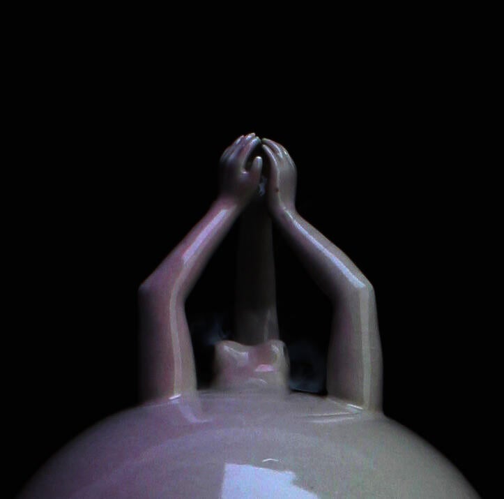 the lid of the plum vase