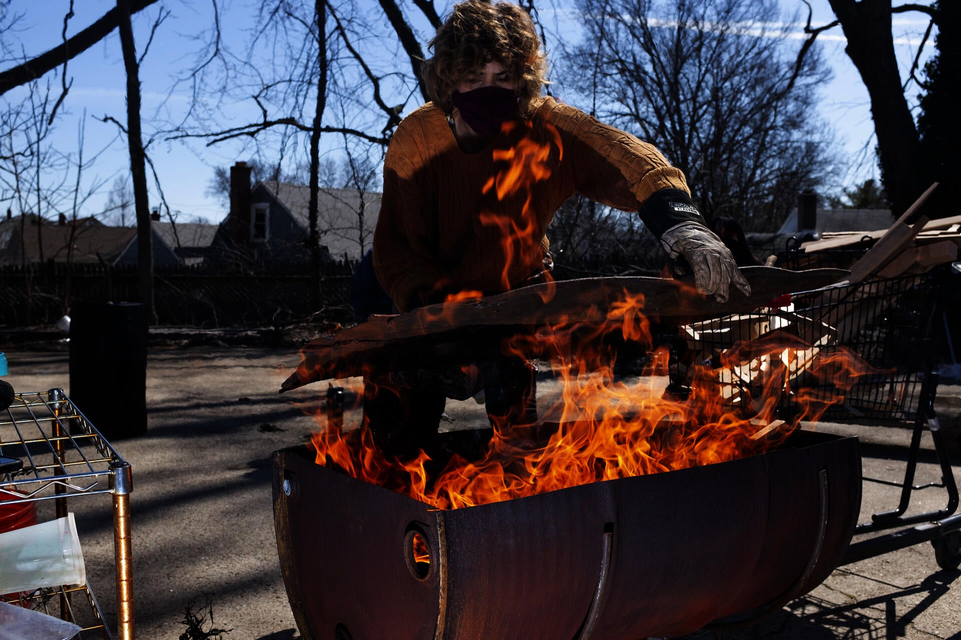 Hot Talks, covering the pit