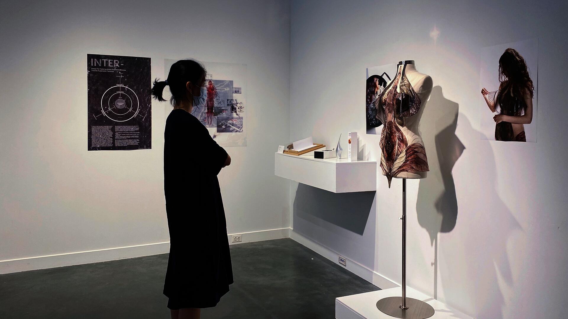 grad show in the gallery