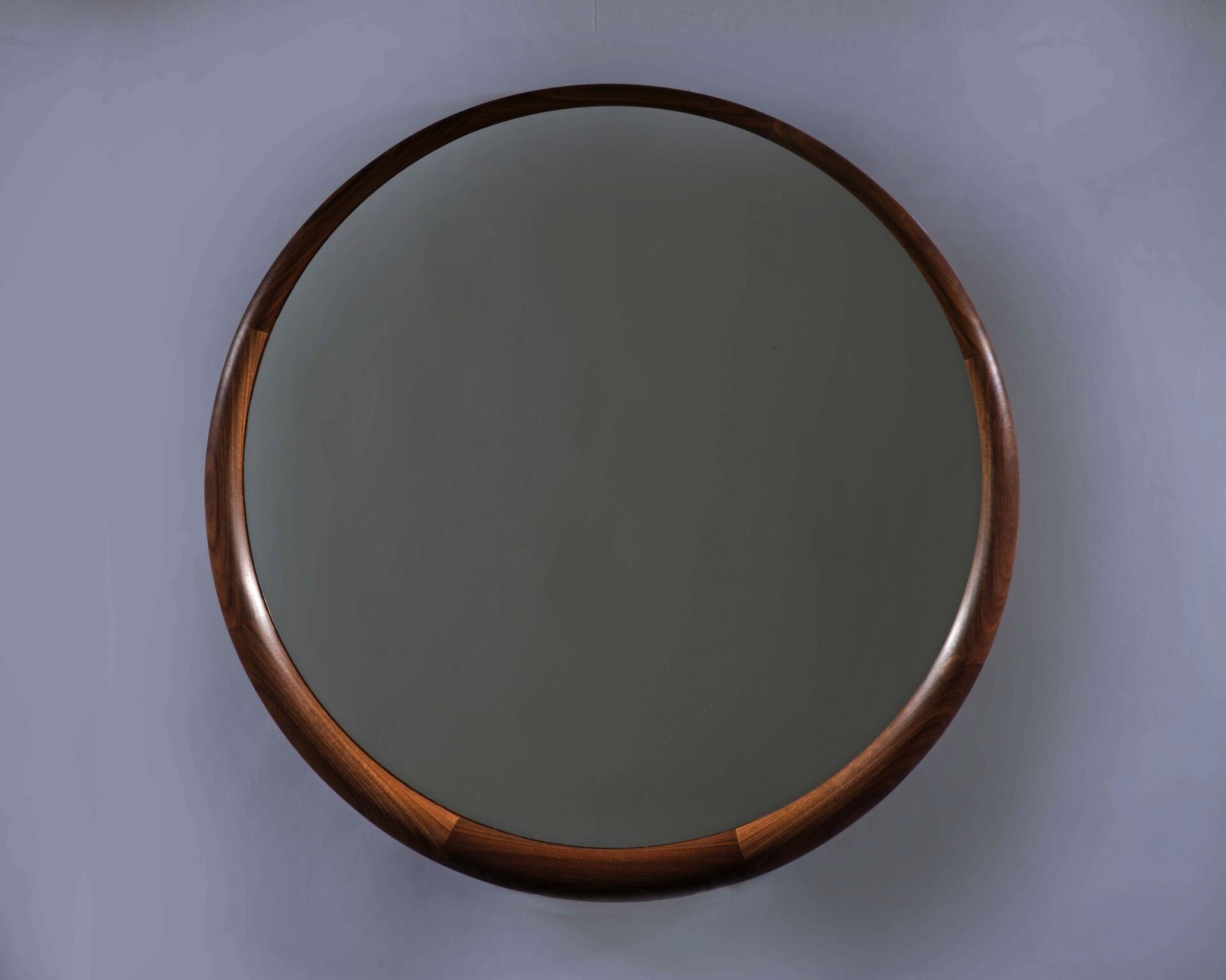 Round mirror