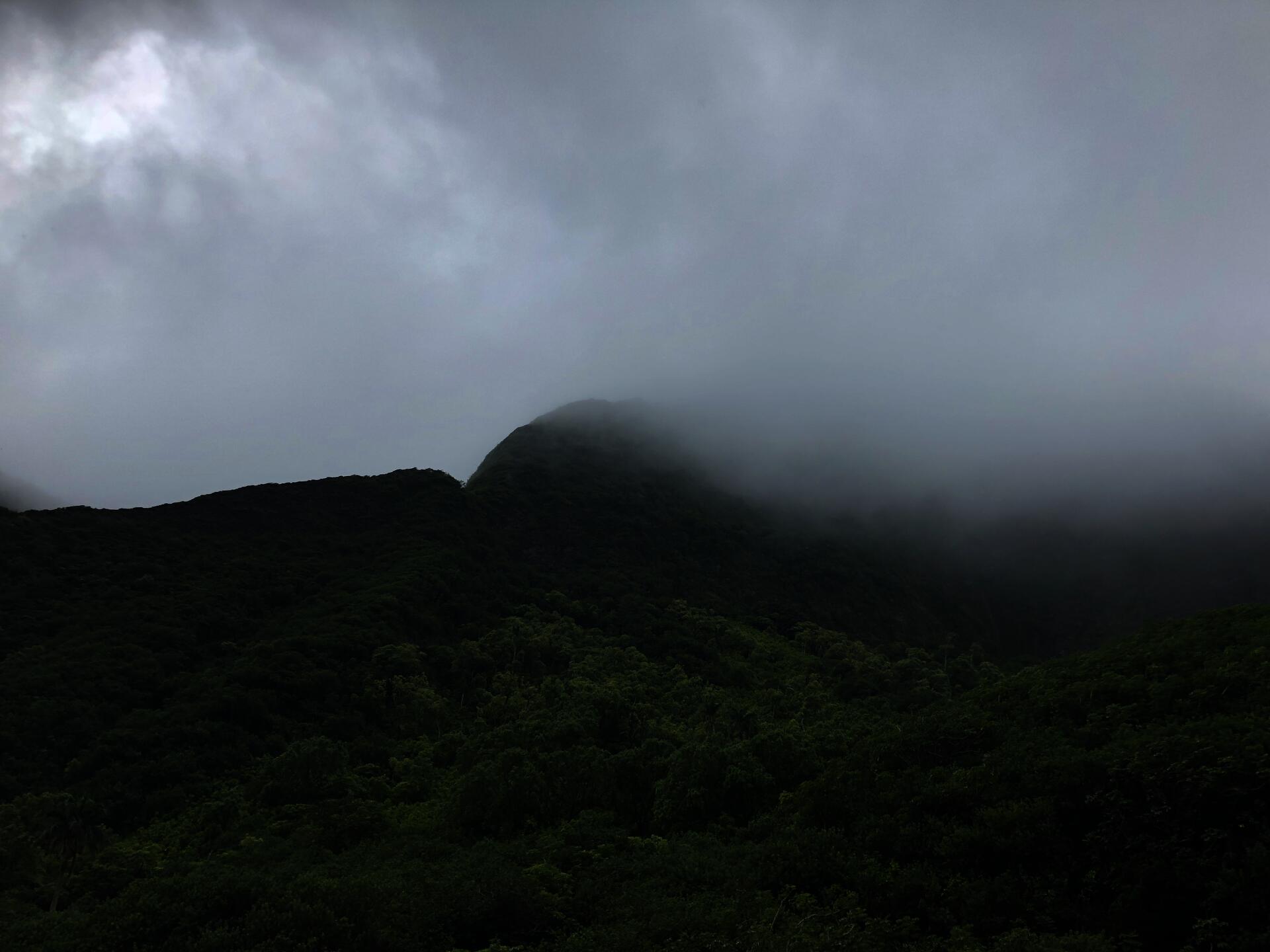 Mountain range in Maui, HI
