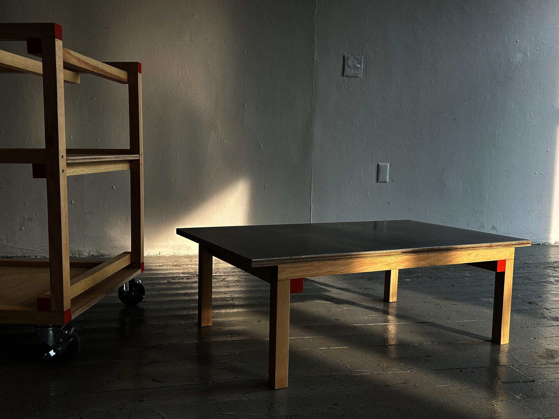 the two elements of the cart are separated, with the table on the floor