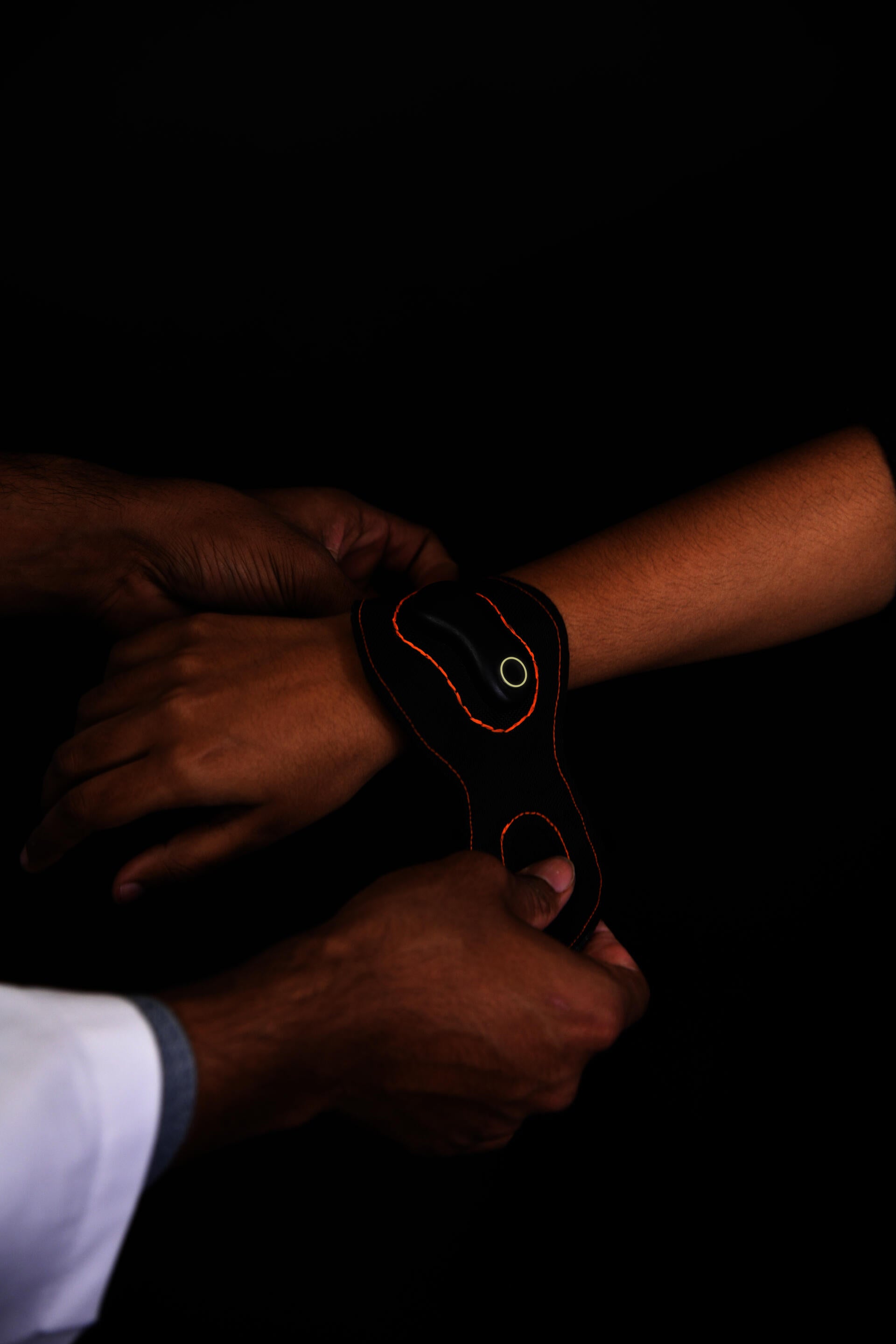 The wearable pain measuring device exhibits potential for improving pain management in diverse medical and research settings, including pain level monitoring during surgical procedures and tracking pain levels in individuals with chronic pain conditions.