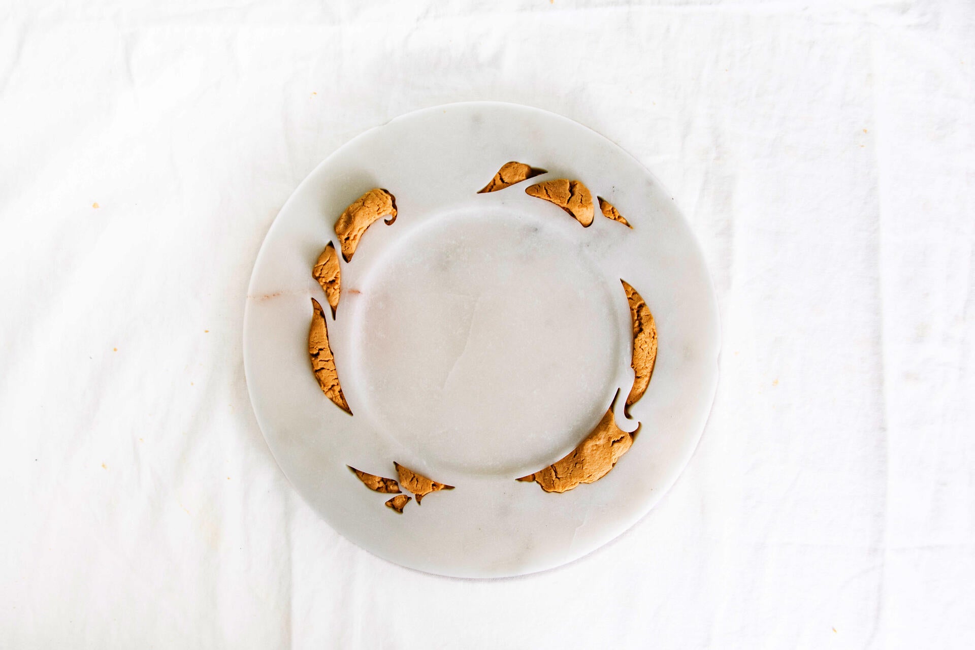 Marble plate with shondesh extruded beneath pierced pattern