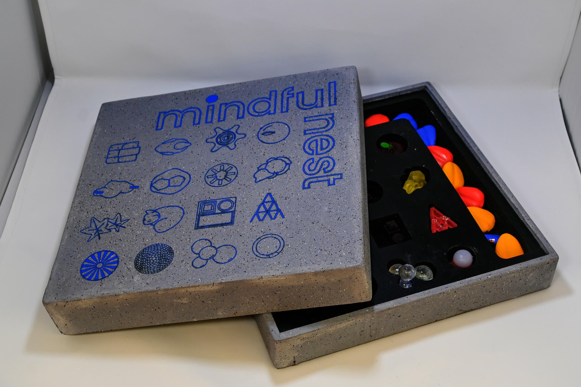 Stone-like packaging for all the pick-and-place objects and colored leaves.