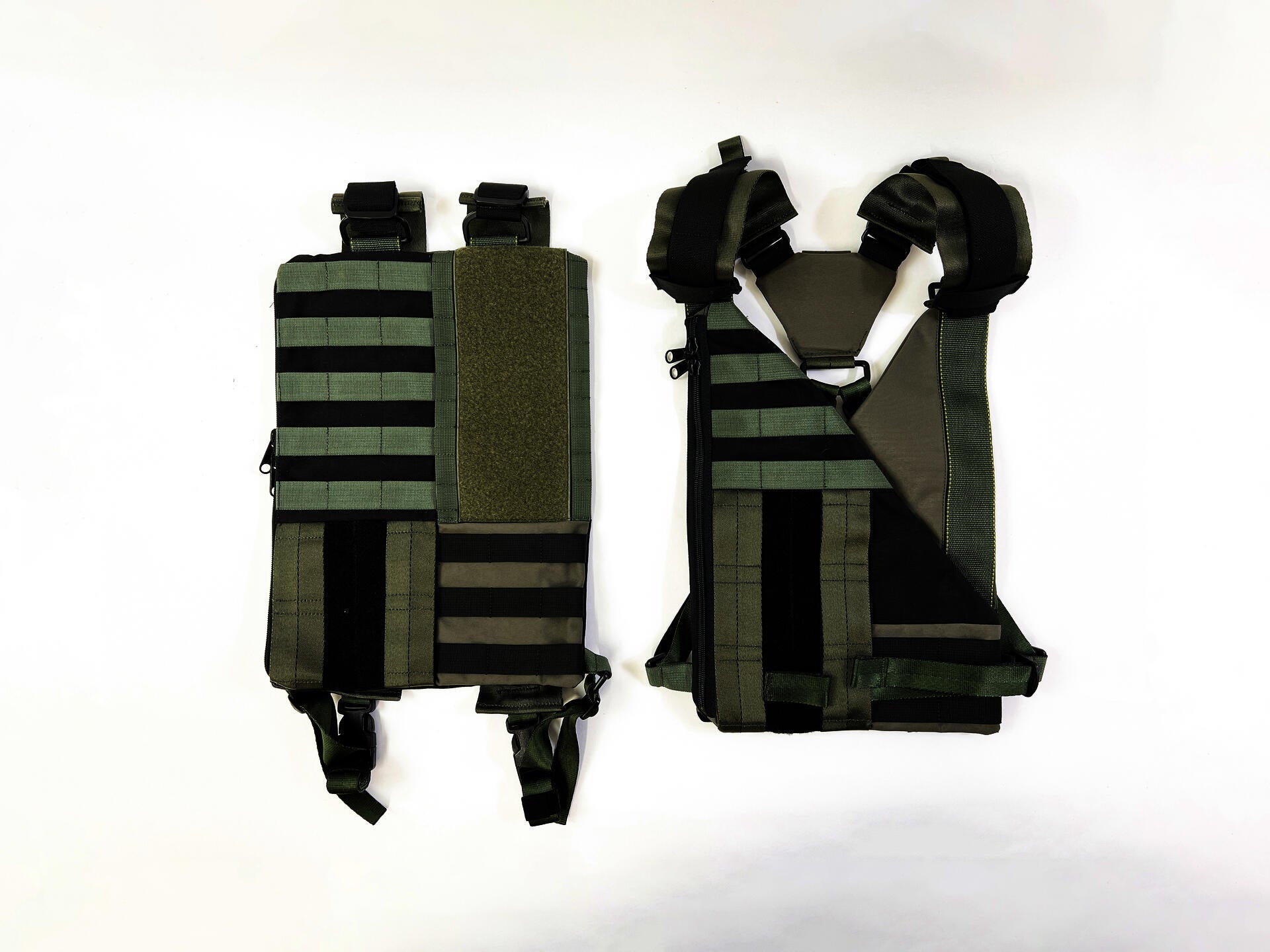 "Hello, my name is Alice." "Hello, my name is Molle." "Hello, my name is Velcro." Many military system names sound like children's names. Combining them together feel like creating a playground for children to get to know each other. The conversation could start with introductions, and then they can be friends and play with each other. Although different patterns have different contexts, sometimes combining them can blur the original context. The Patterns Playground is about an experiment of blurring contex