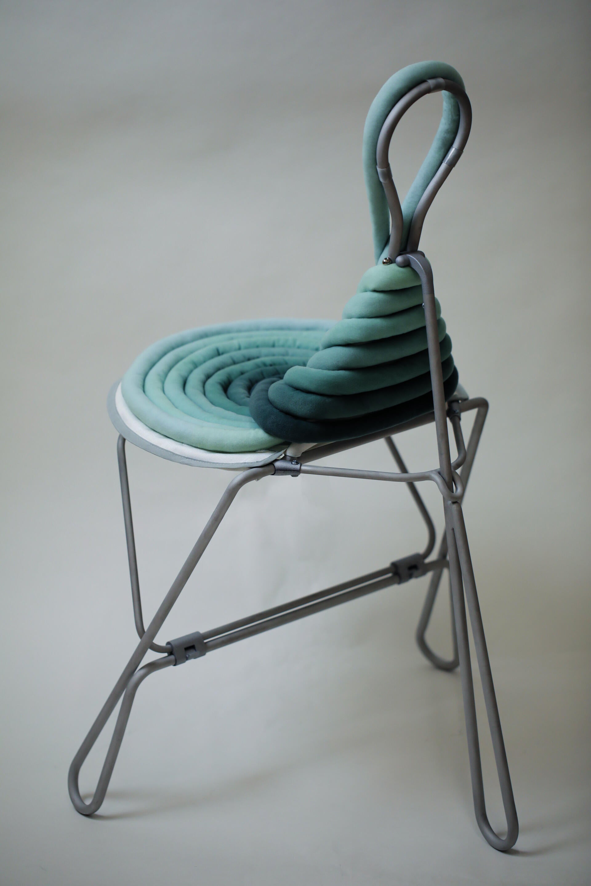 Green knot folding chair back view