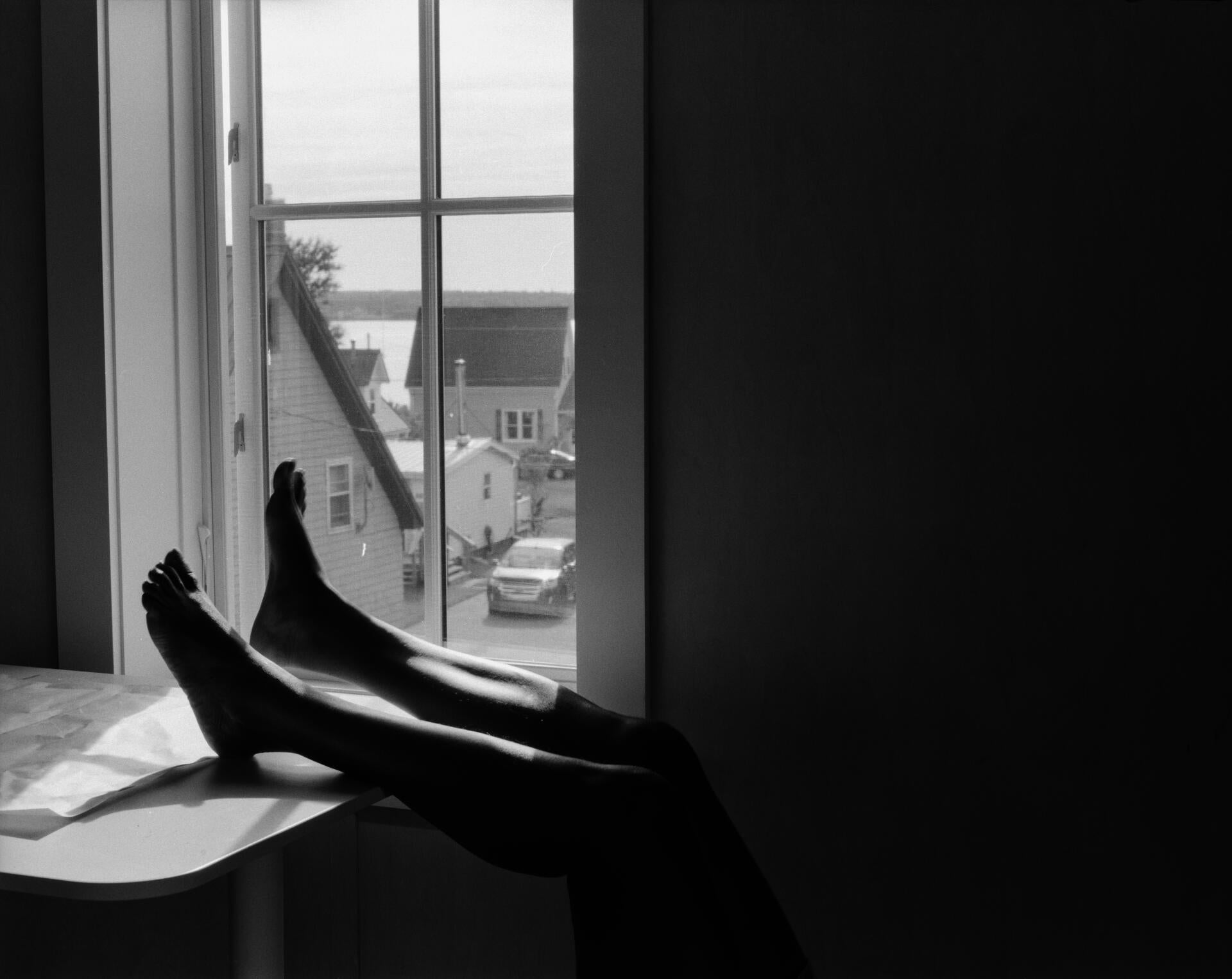 a table is visible with legs anchored on top