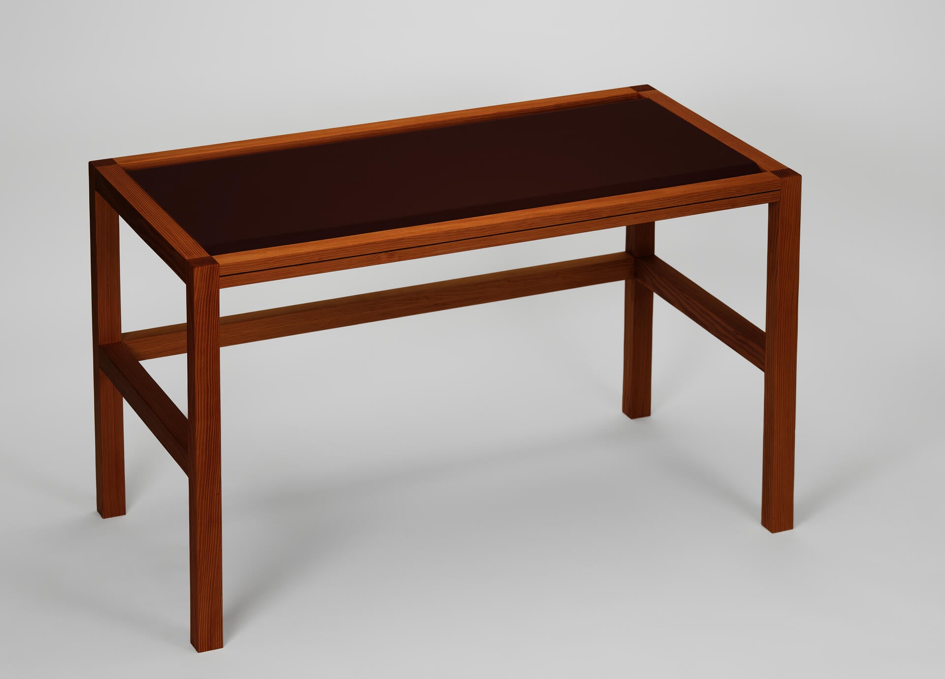 Table with woven linoleum component that creates end pockets 
