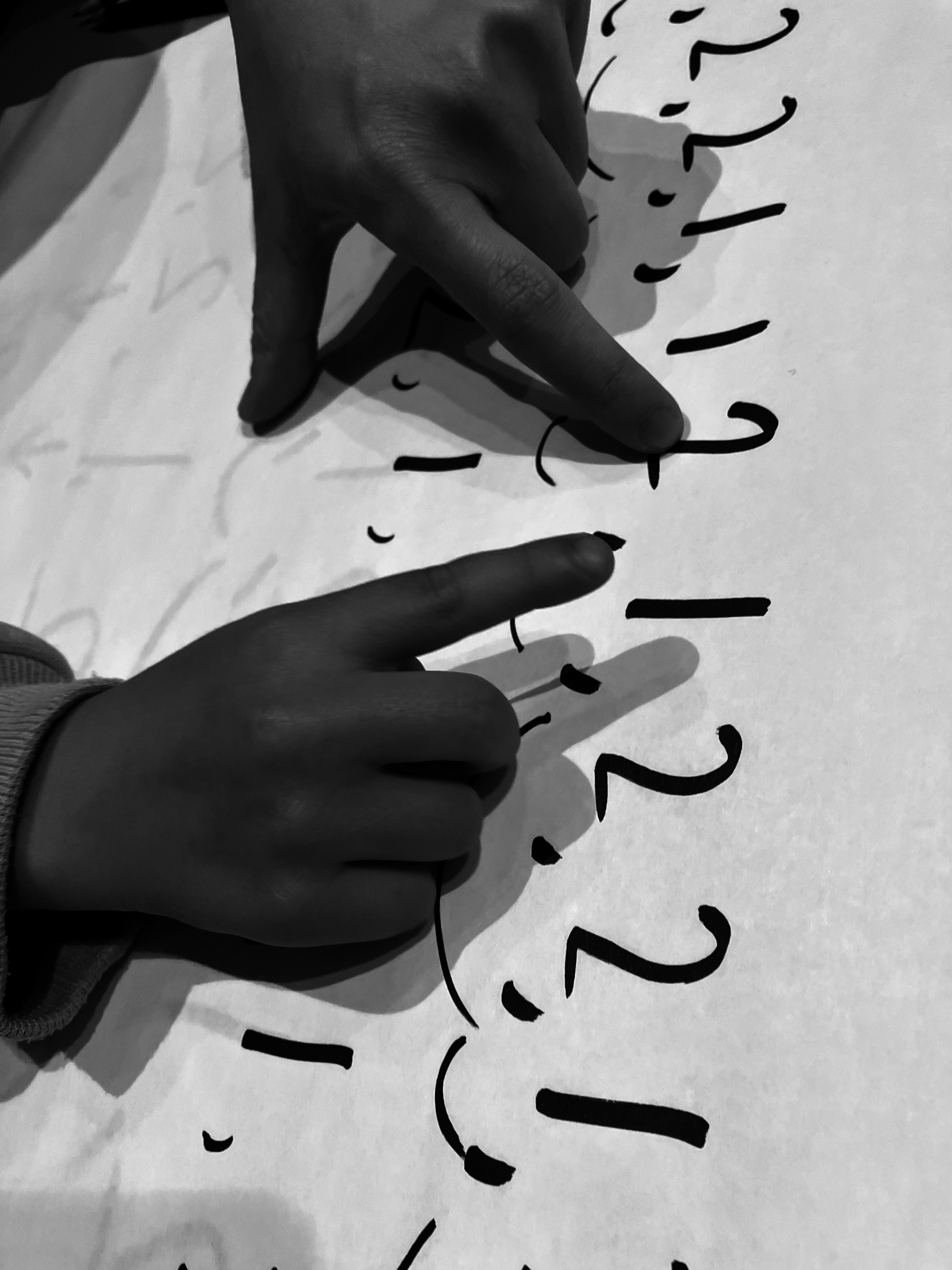Hands point to 1, 2, 2, 1, 1, 2, ...