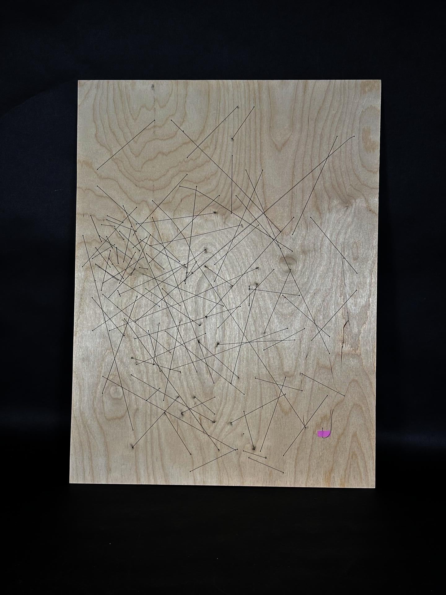 In contrast, the backside dots are placed with greater freedom, without fixed rules for length or direction. Through stitching, the piece reveals how regularity and freedom can coexist while sharing the same surface.