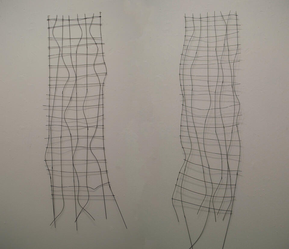 15°C and 30°C nitinol has extreme springback at room temperature. Even from 15°C to 30°C, the sublte bend profile at 30°C causes less disjointedness. In colder conditions, it can be shaped and bent.