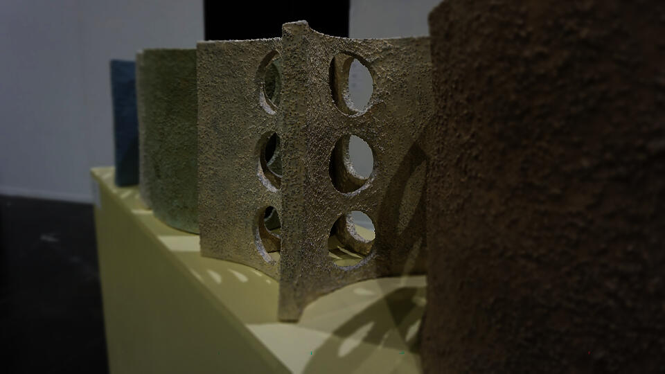 Porous Love : Holes