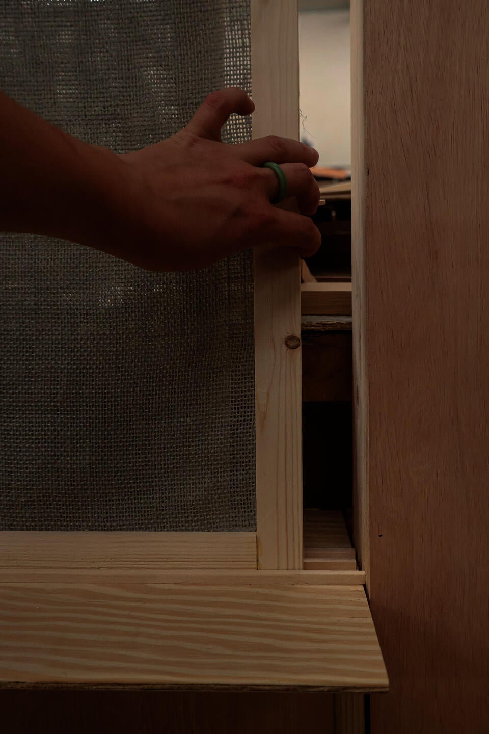 Image of a hand sliding open the dividing screen
