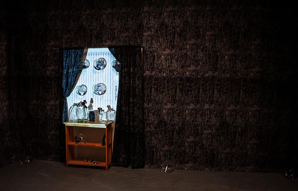 This installation intertwines body imprints, brain scans, and childhood imagery to explore memory’s fluidity and resilience. Projection and lighting enhance the immersive experience, prompting contemplation on memory’s fidelity and reconsolidation.