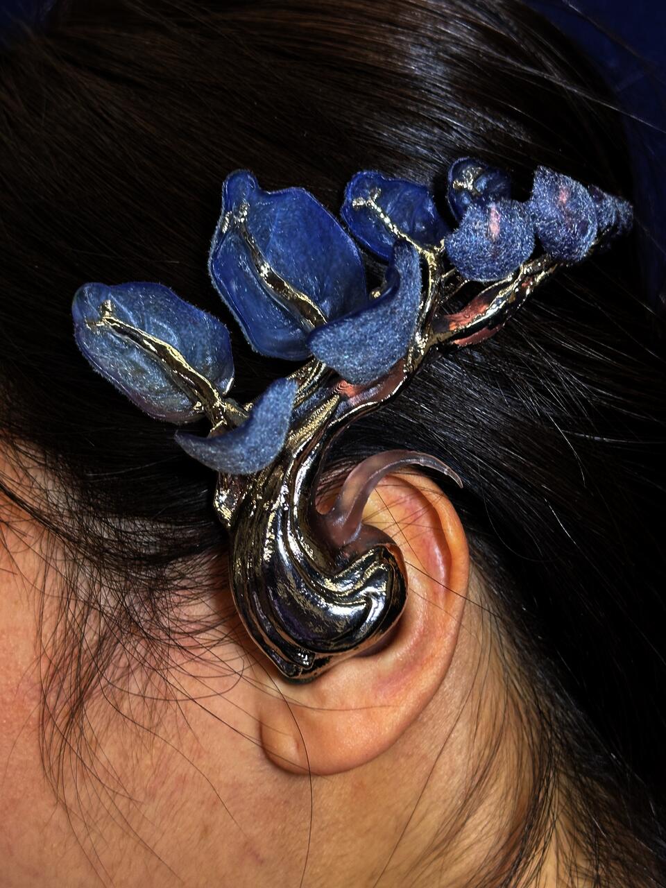 Device transform human thoughts into plant signals.