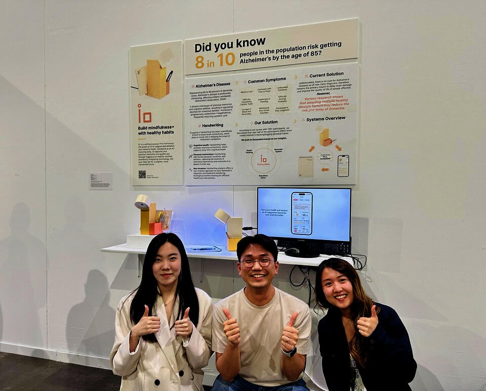 iO, Team Photo with Project Set up