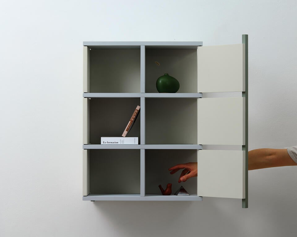 Cabinet where doors and shelves complete one another